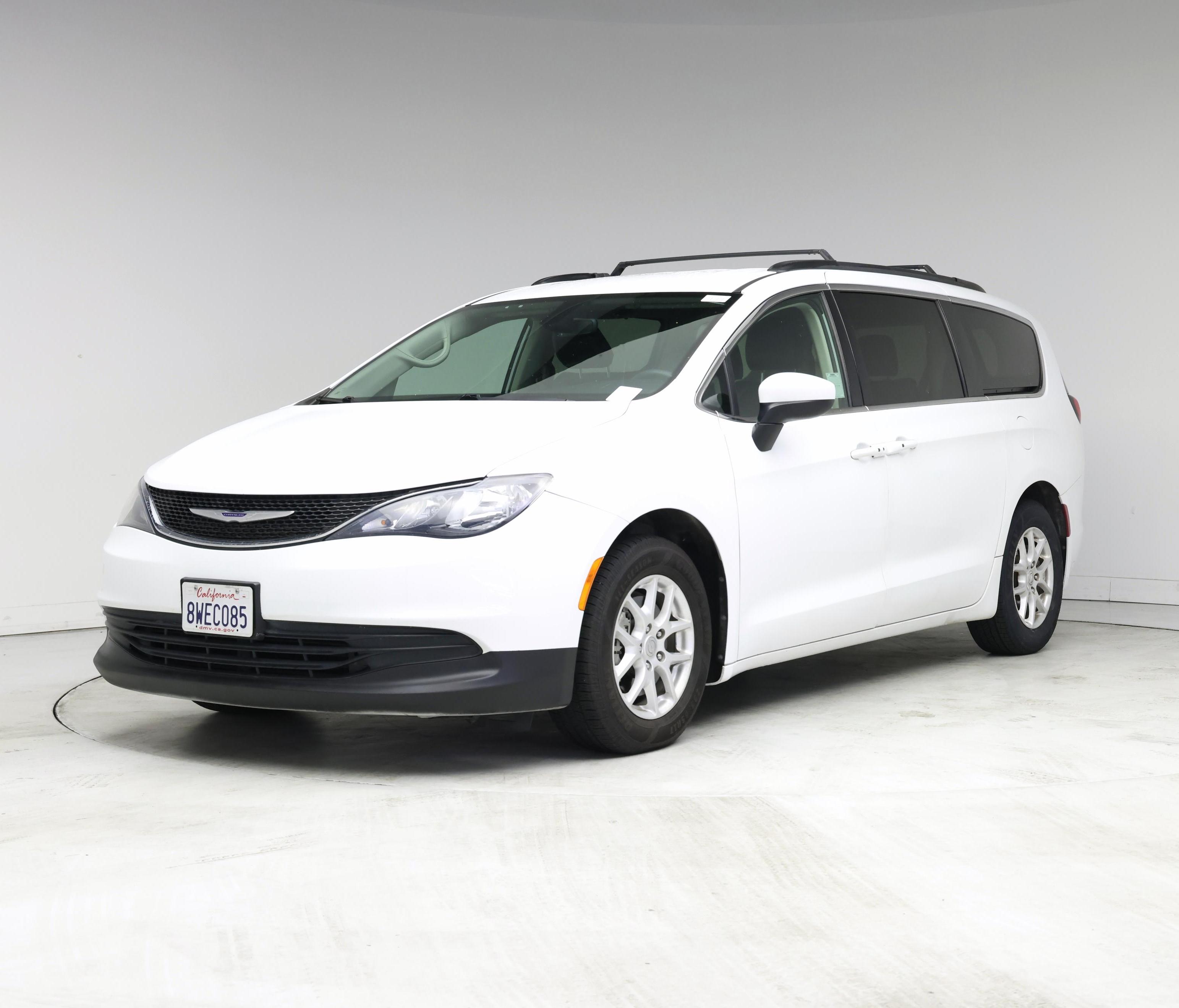 Thumbnail: 2020 Chrysler Voyager - 4