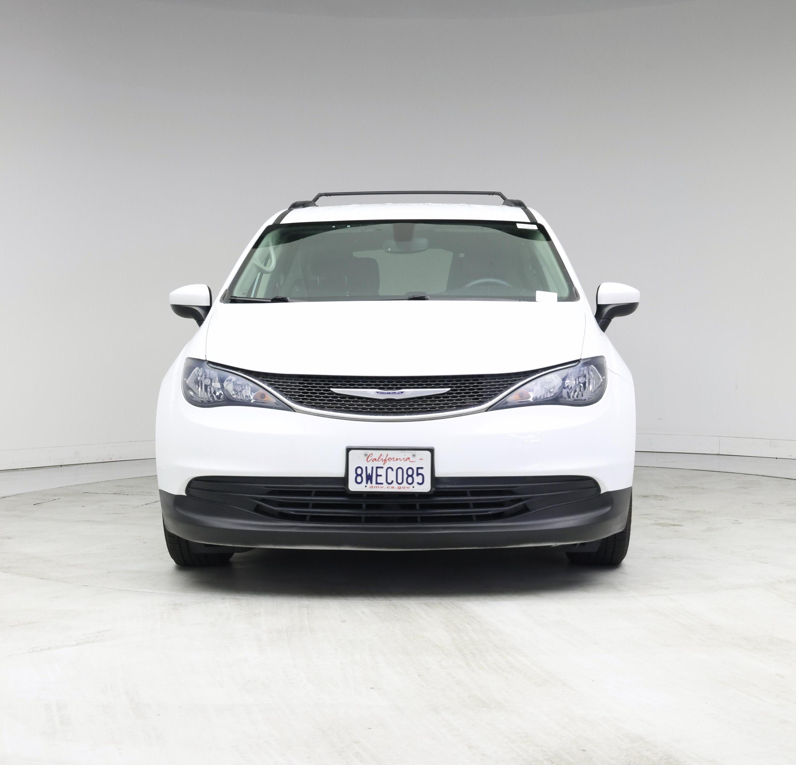 Thumbnail: 2020 Chrysler Voyager - 5