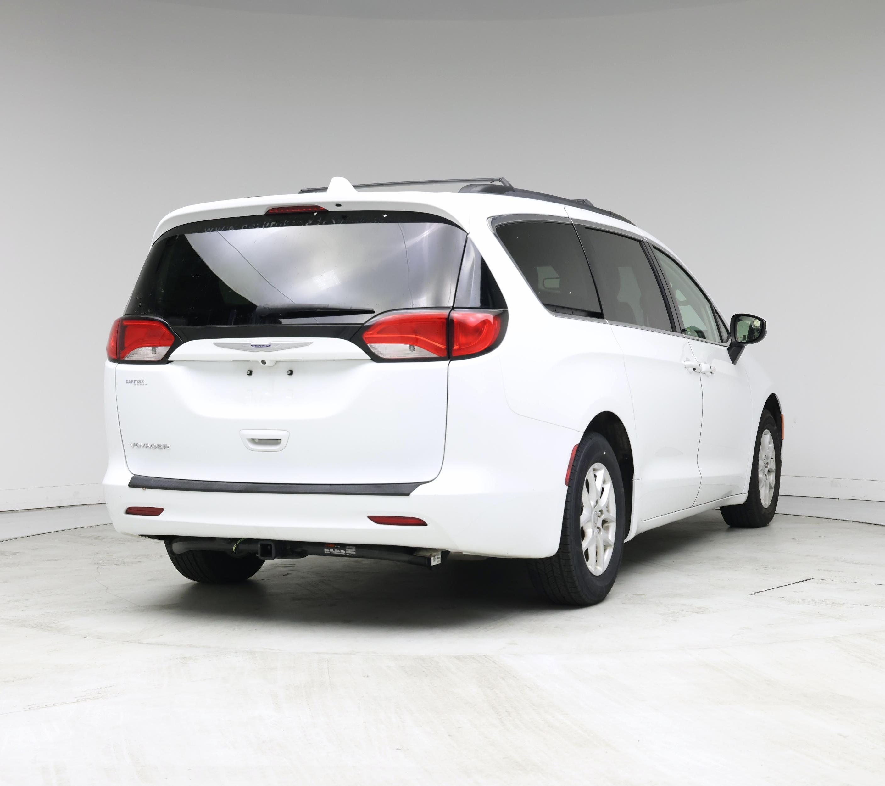 Thumbnail: 2020 Chrysler Voyager - 8