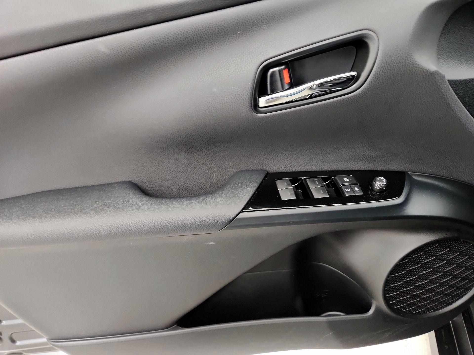 Thumbnail: 2020 Toyota Prius Prime - 12