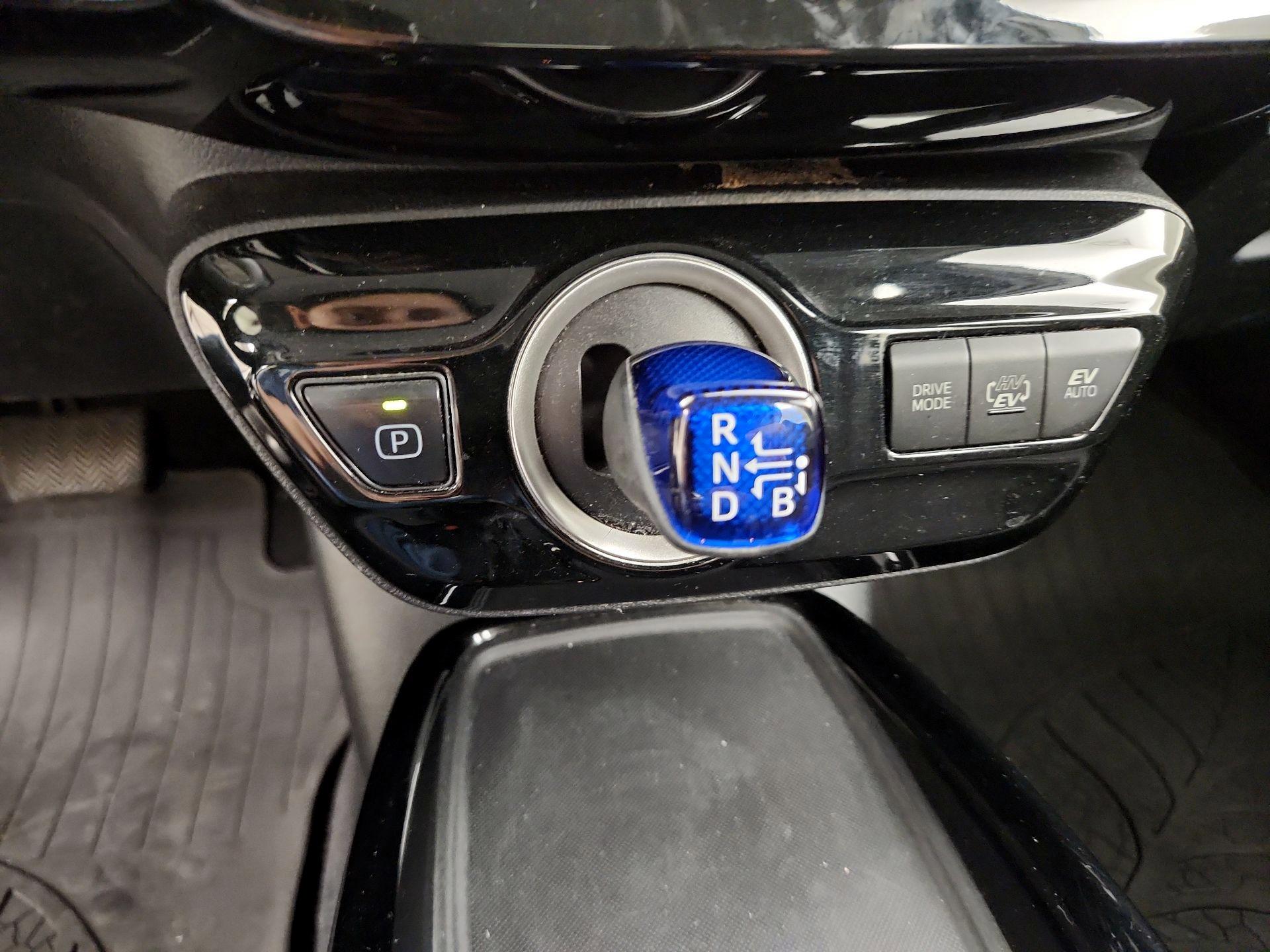 Thumbnail: 2020 Toyota Prius Prime - 17