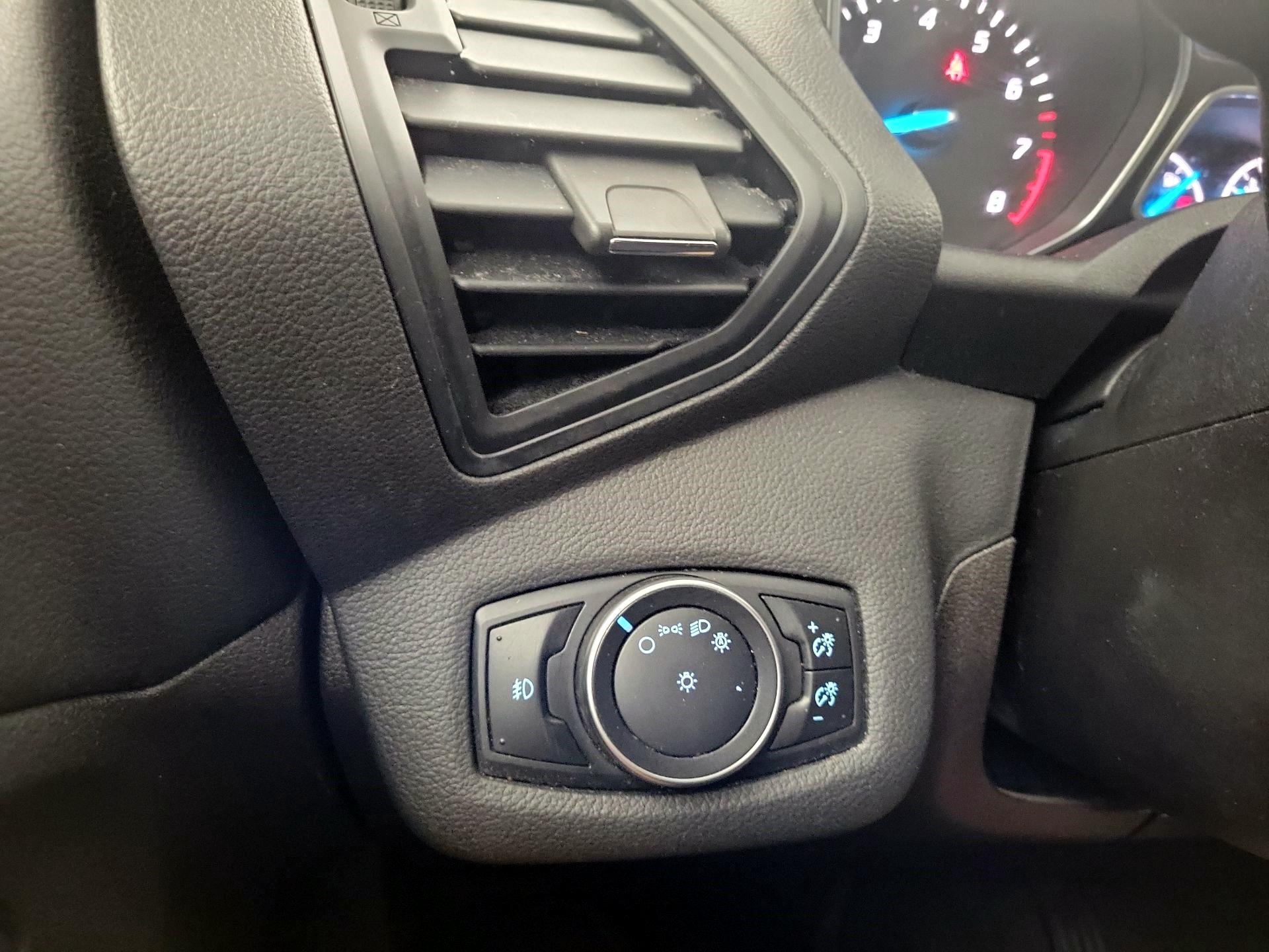 Thumbnail: 2016 Ford Escape - 11