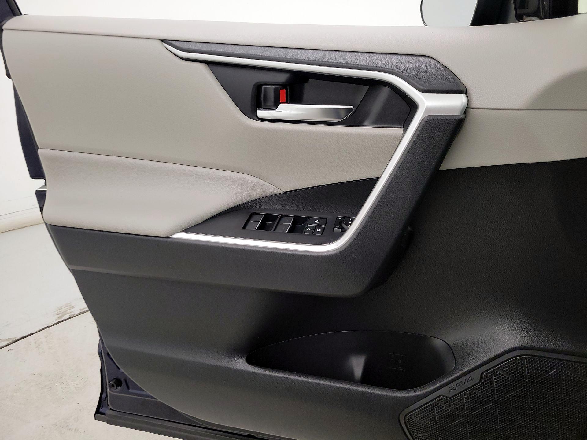 Thumbnail: 2022 Toyota RAV4 - 12