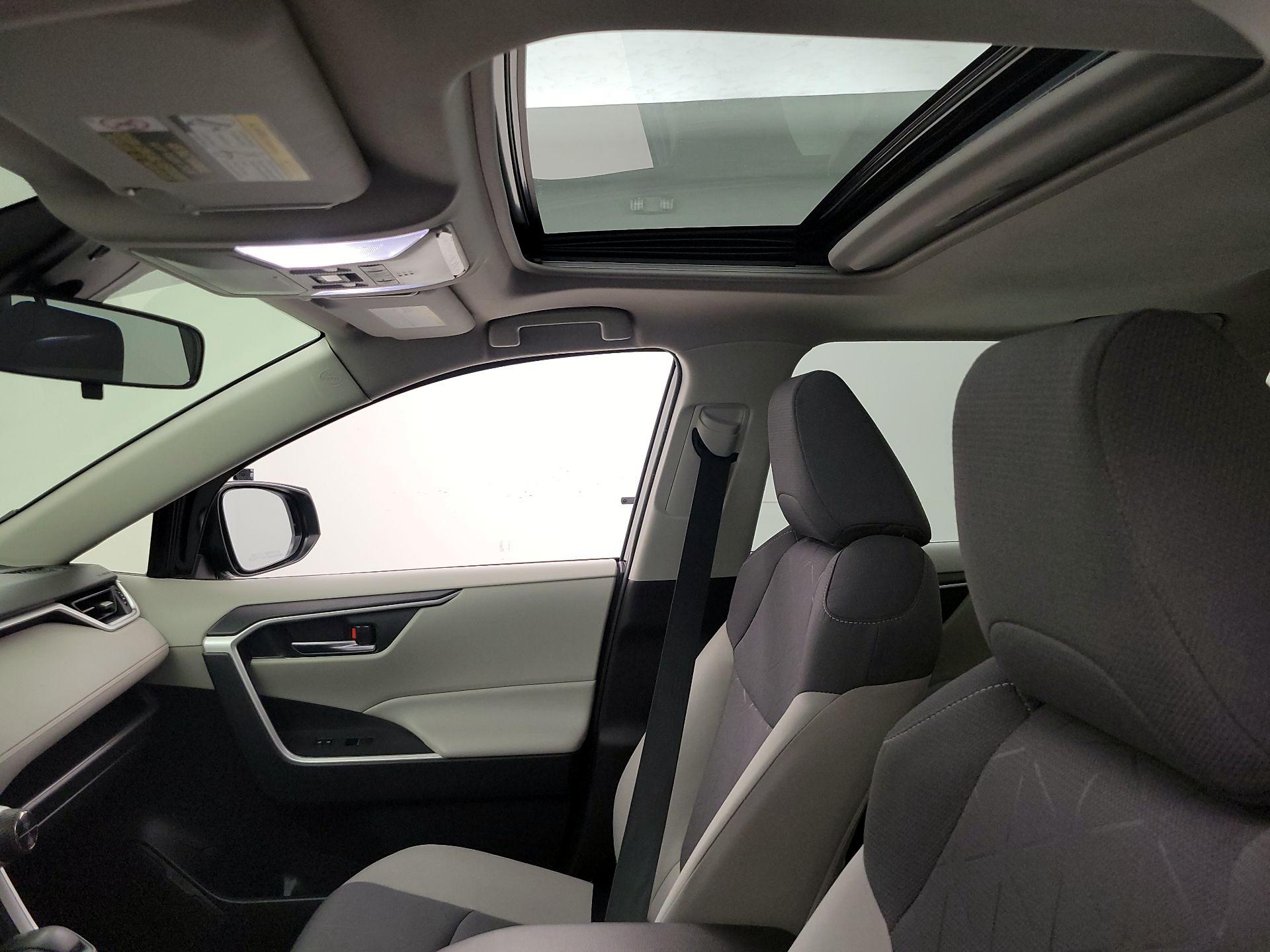 Thumbnail: 2022 Toyota RAV4 - 19