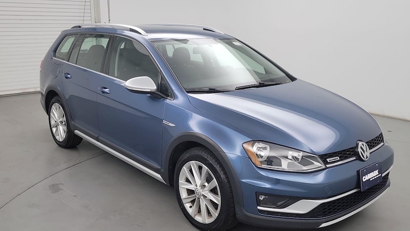 2017 Volkswagen Golf Alltrack S Hero Image