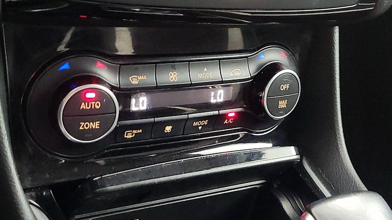 2018 INFINITI QX30 Sport 17