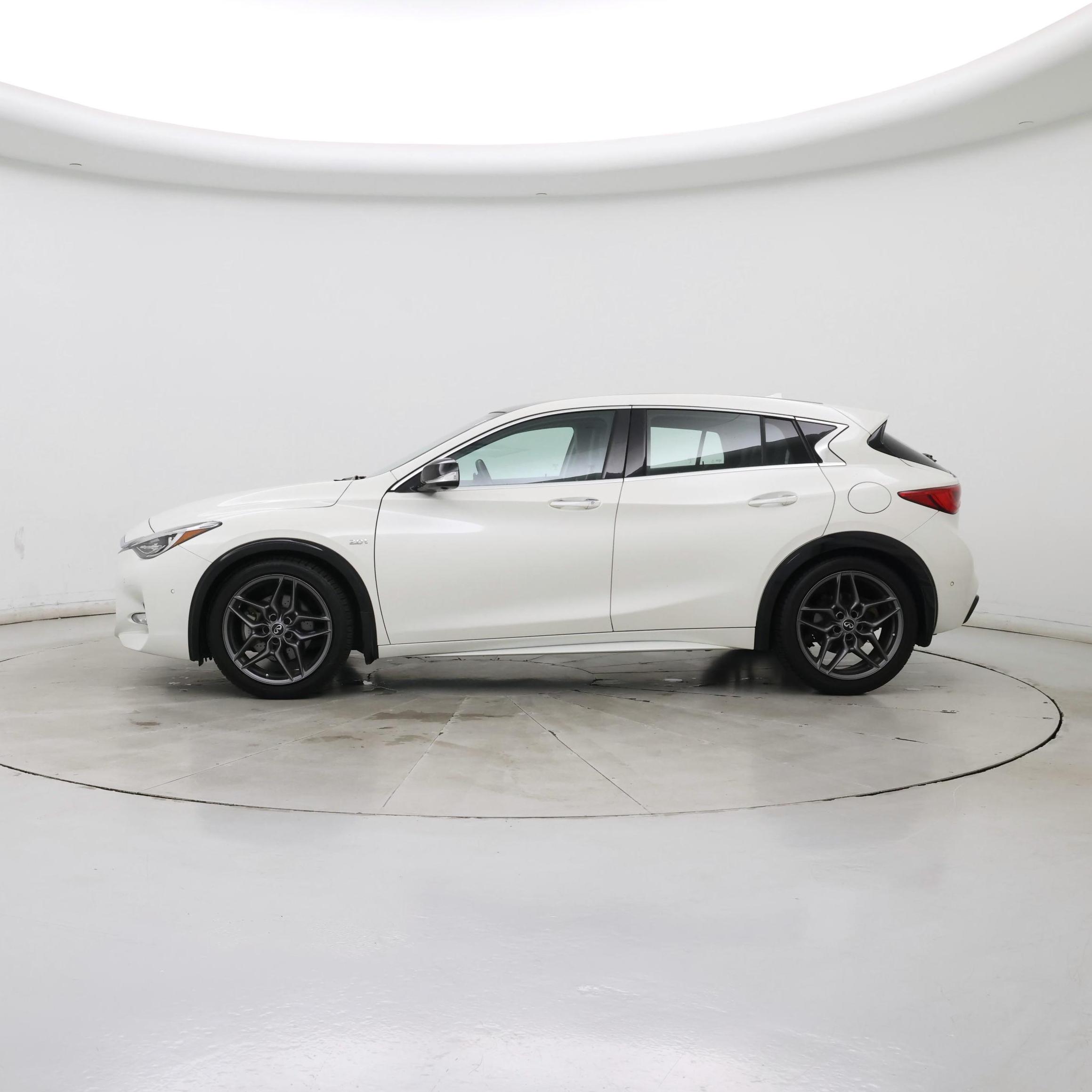 Thumbnail: 2018 INFINITI QX30 - 3
