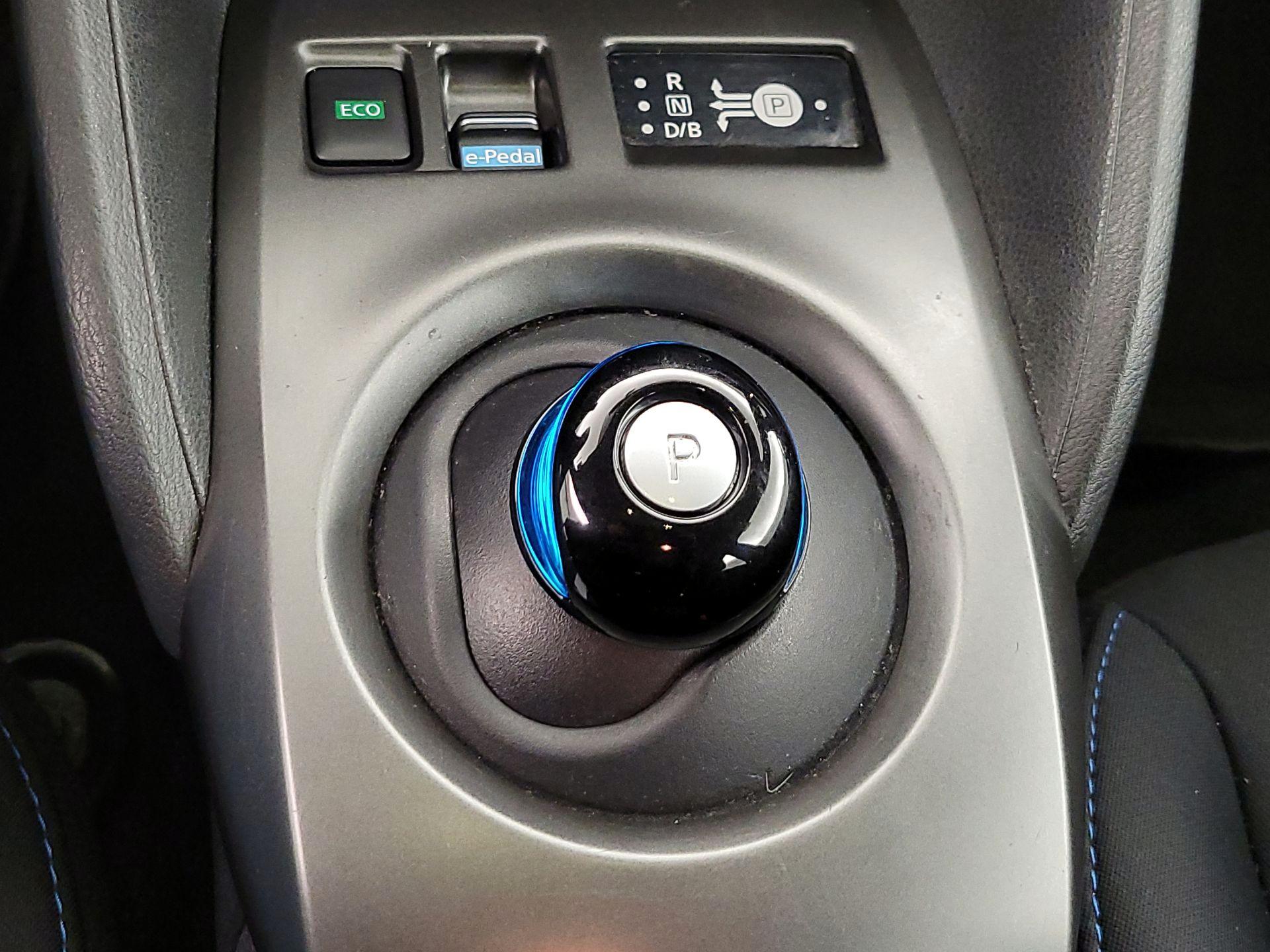 Thumbnail: 2018 Nissan Leaf - 17