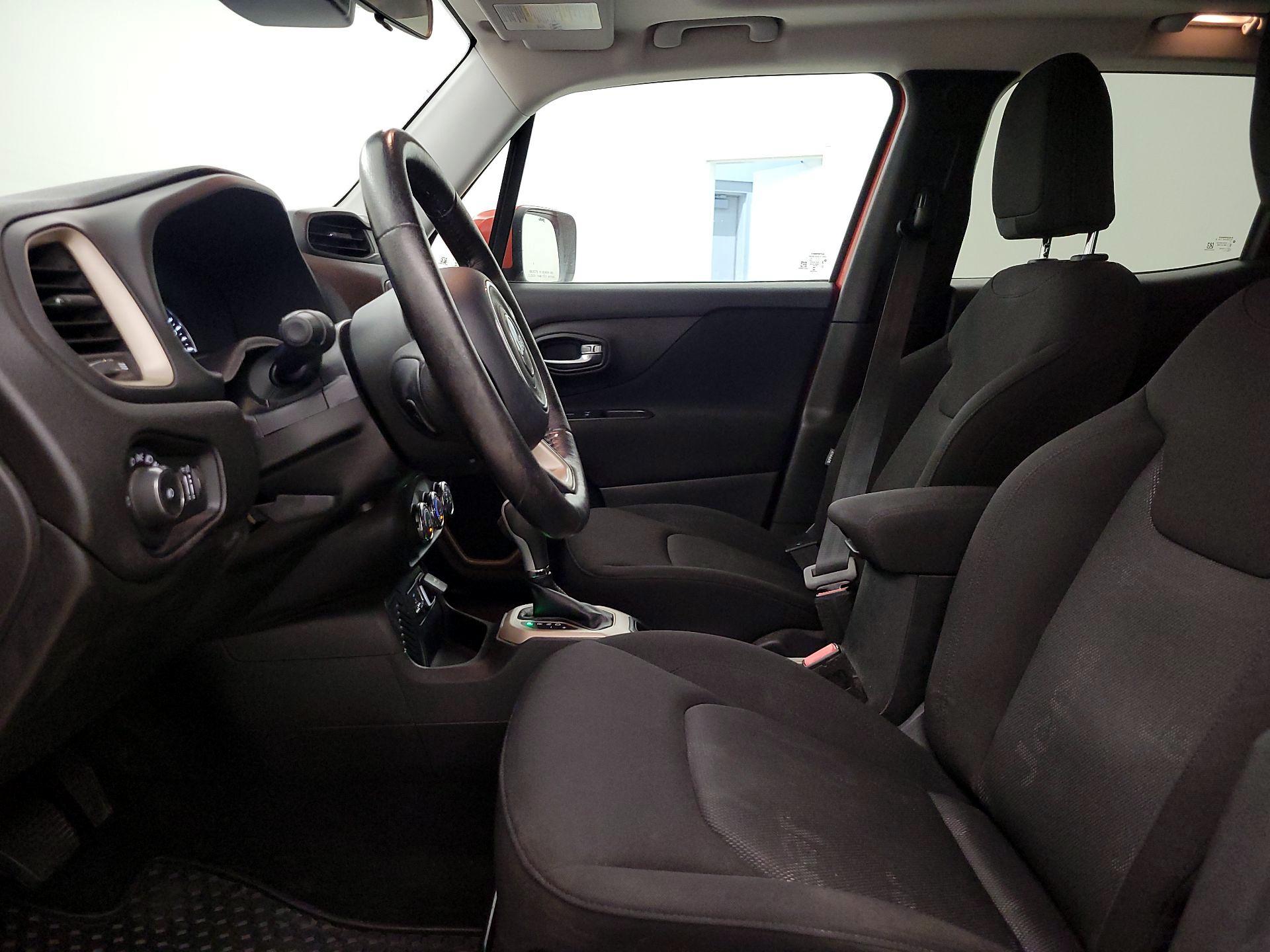 Thumbnail: 2016 Jeep Renegade - 11