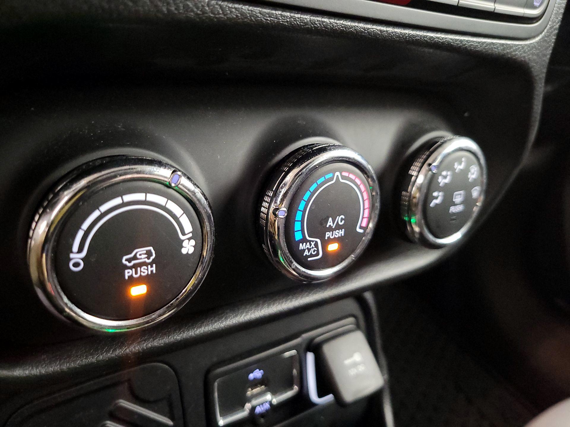 Thumbnail: 2016 Jeep Renegade - 16