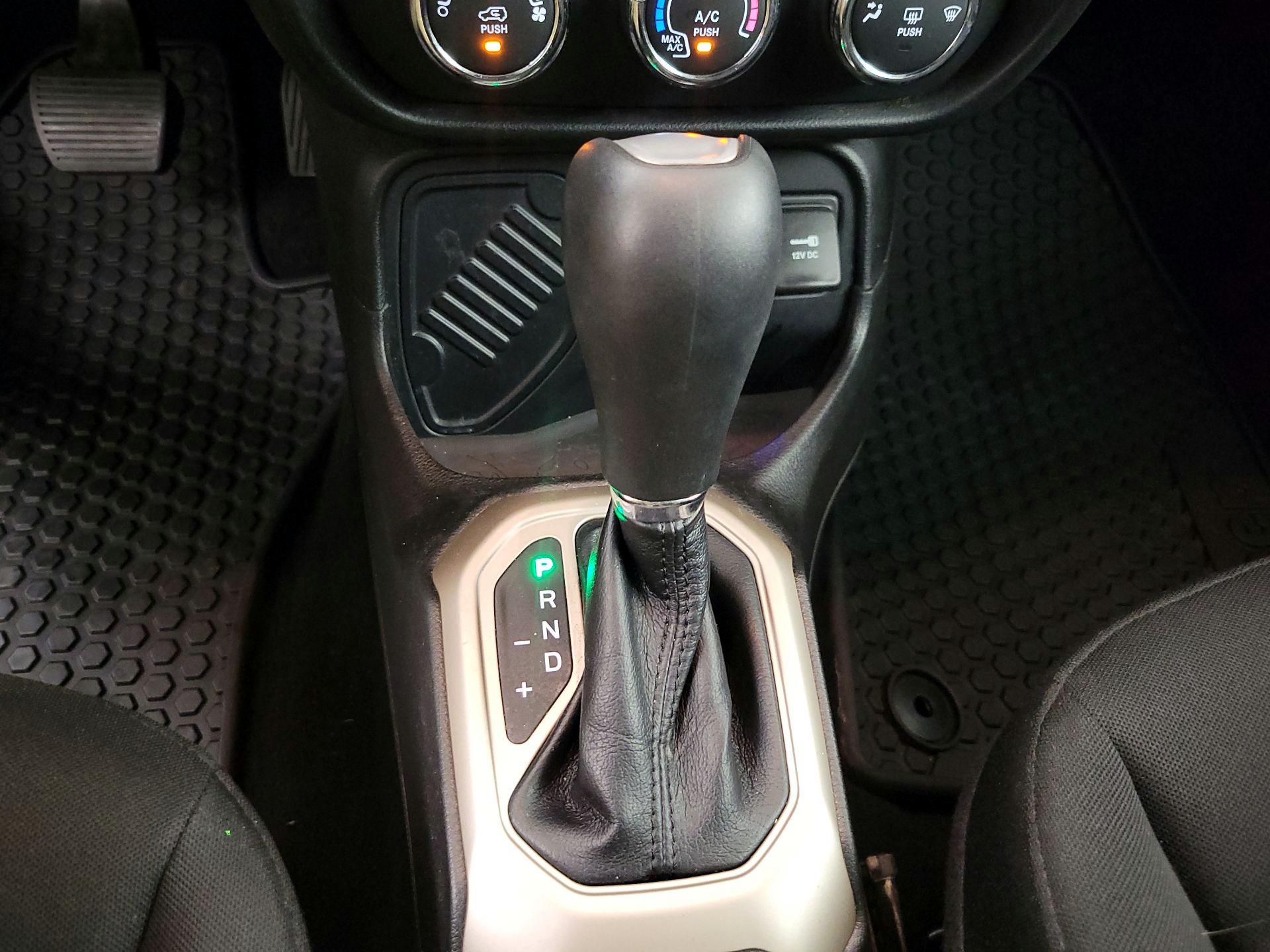 Thumbnail: 2016 Jeep Renegade - 17