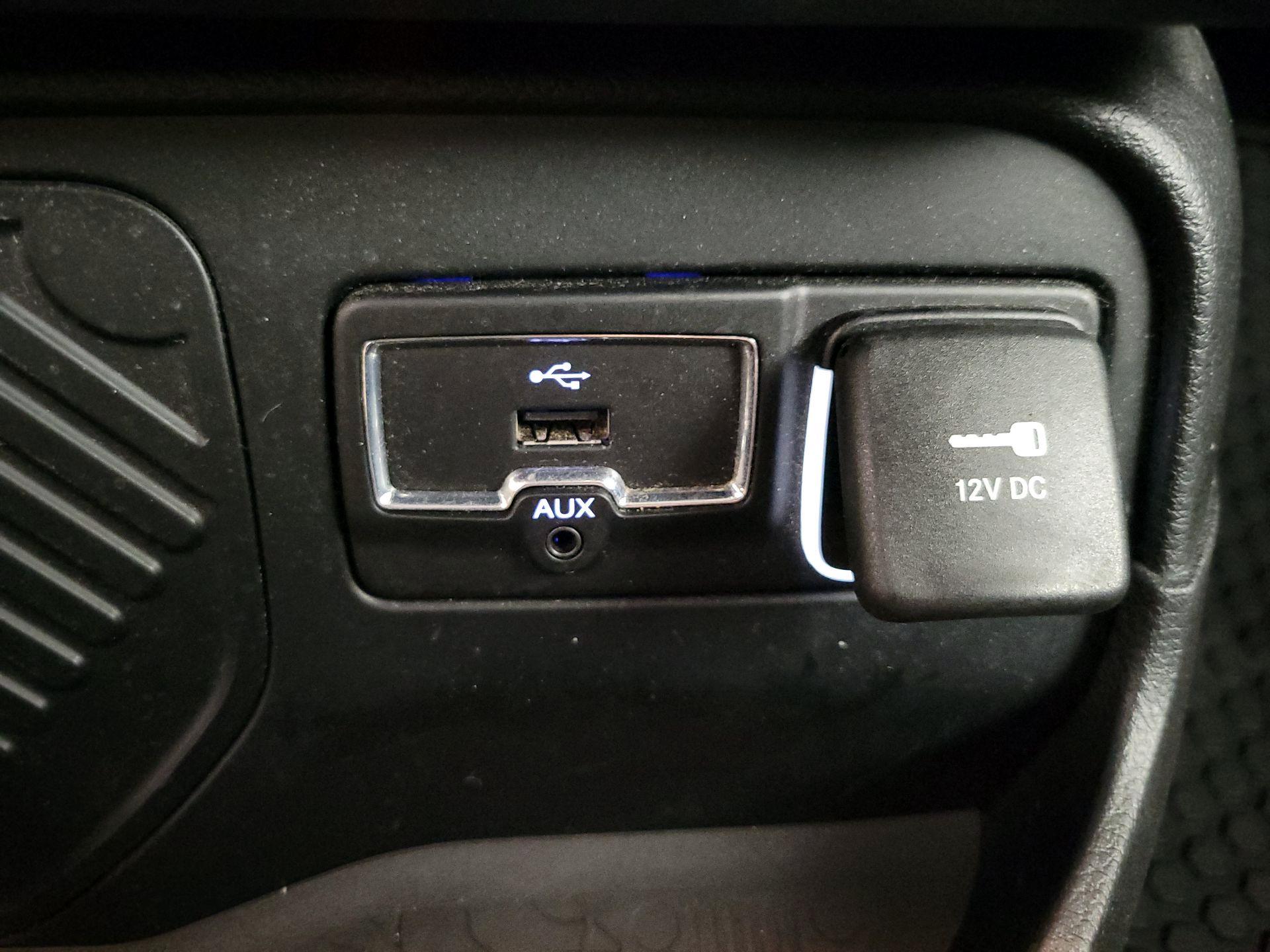 Thumbnail: 2016 Jeep Renegade - 18