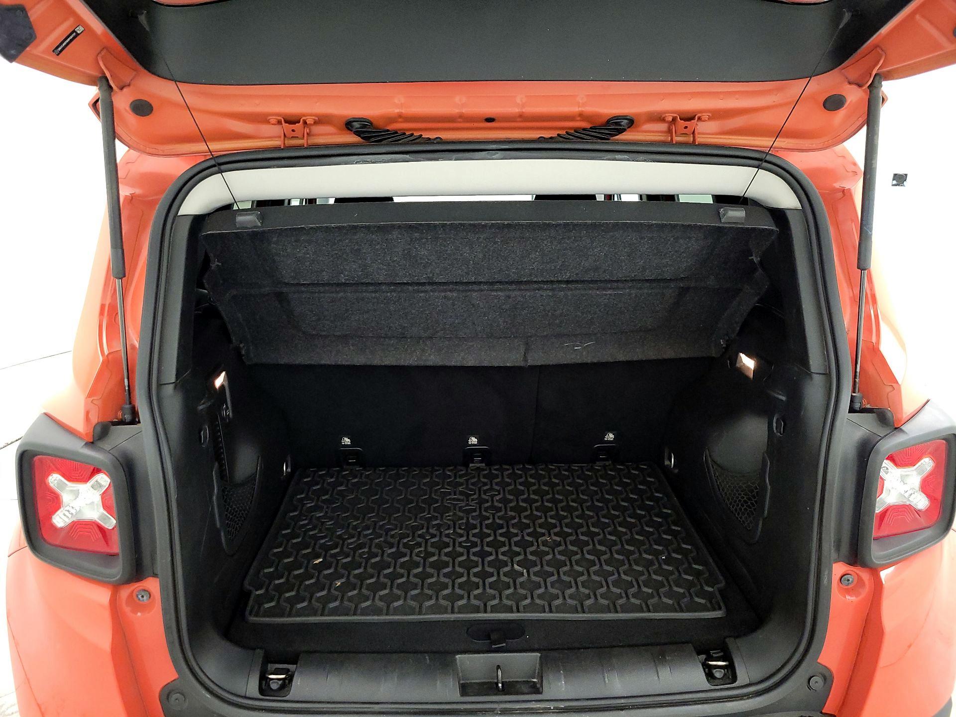 Thumbnail: 2016 Jeep Renegade - 20