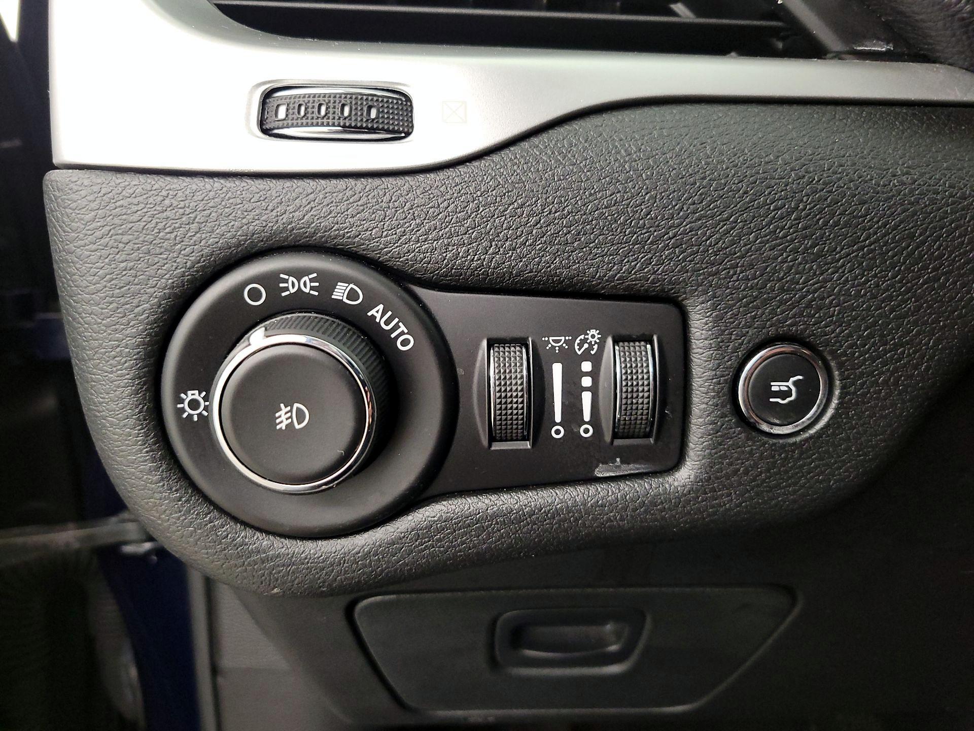 Thumbnail: 2015 Jeep Cherokee - 13