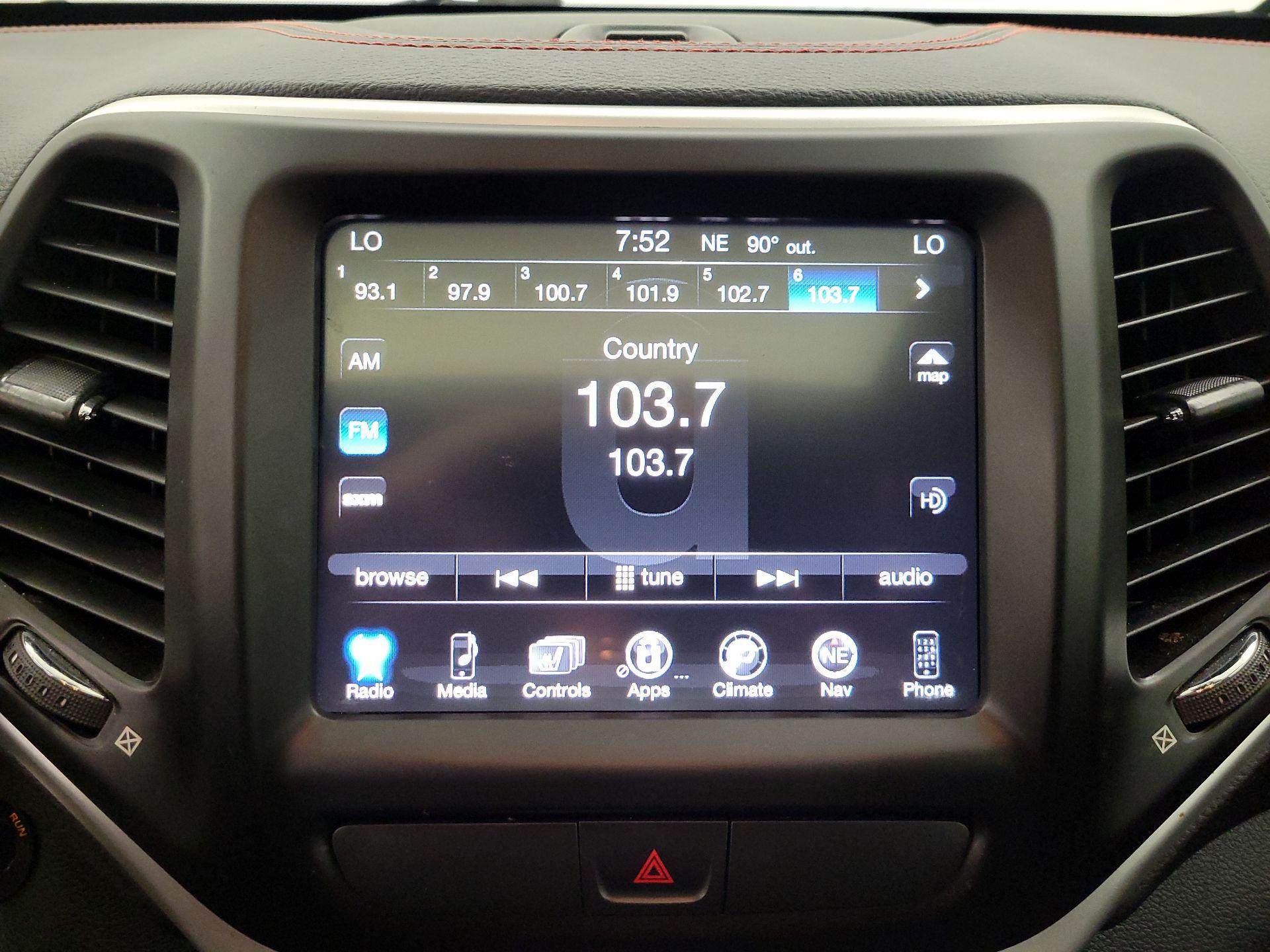 Thumbnail: 2015 Jeep Cherokee - 16