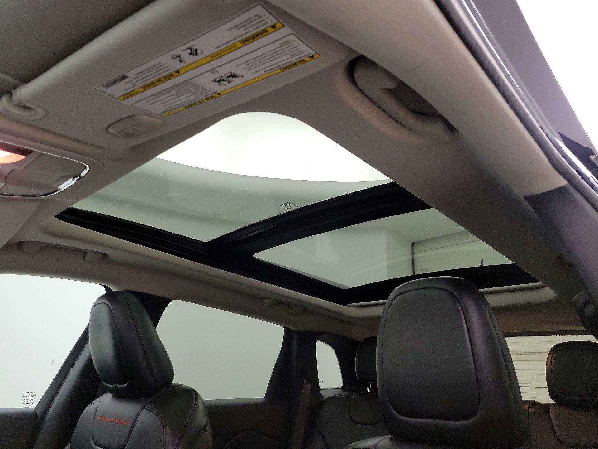 Thumbnail: 2015 Jeep Cherokee - 20