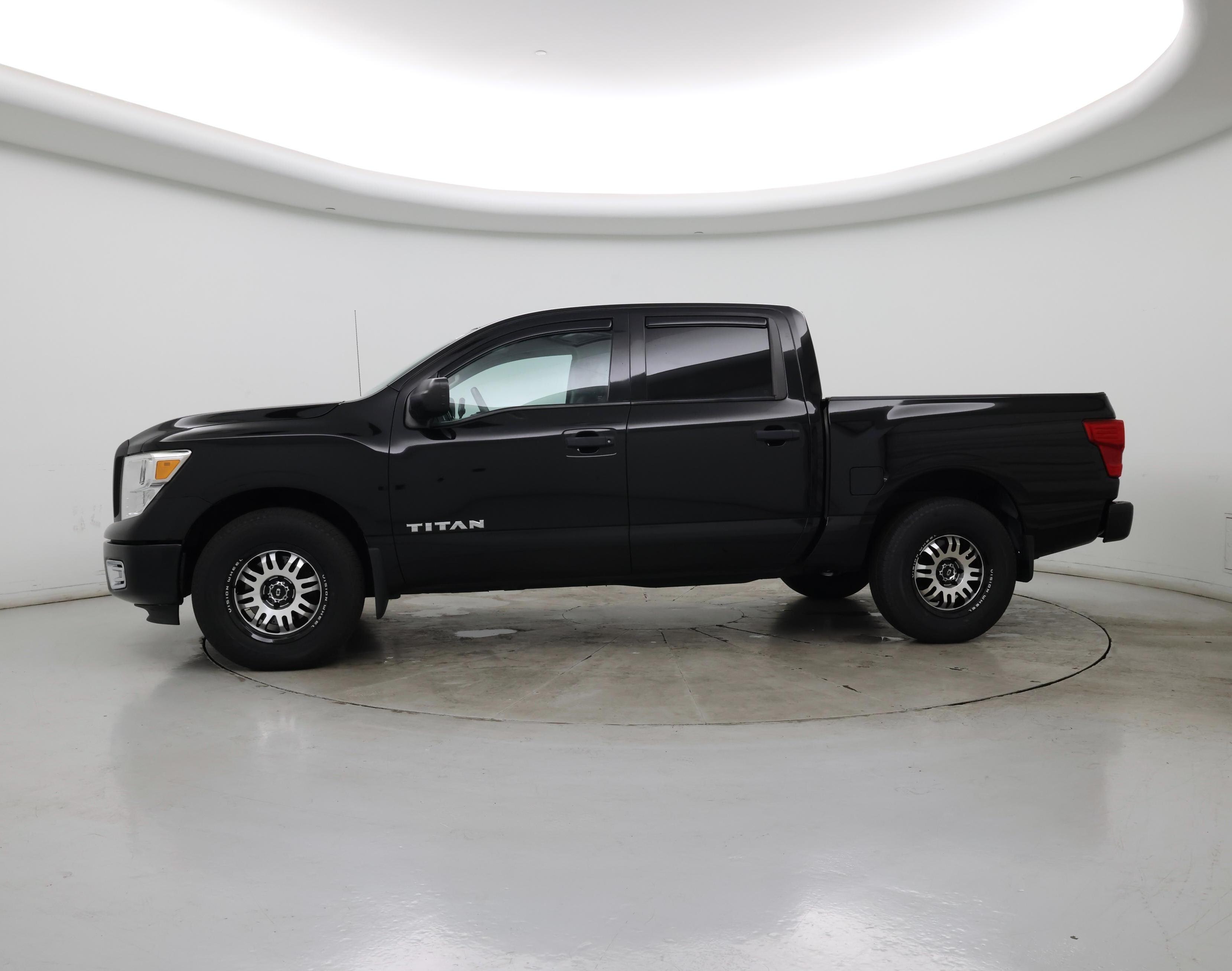 Thumbnail: 2017 Nissan Titan - 3