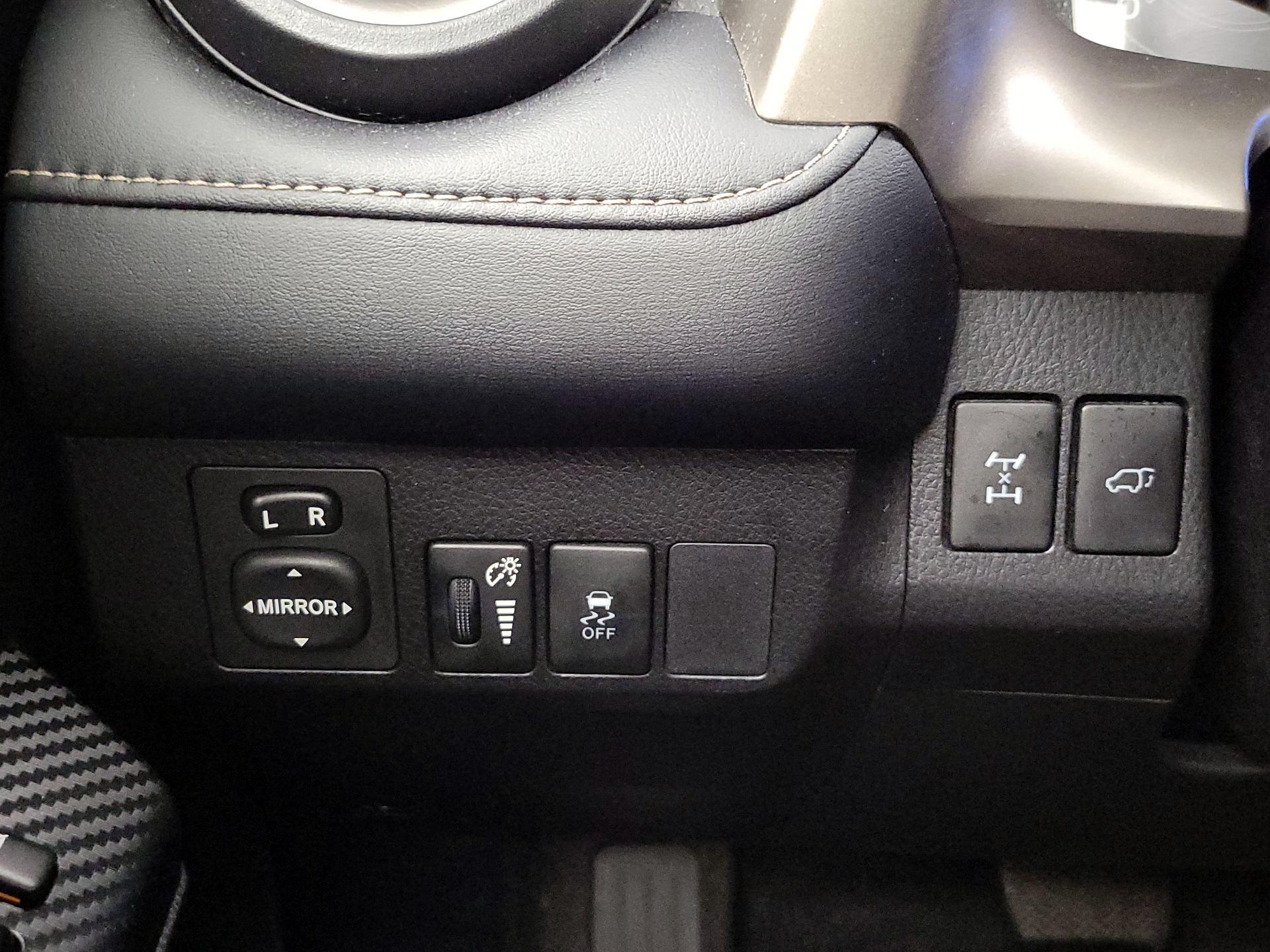 Thumbnail: 2015 Toyota RAV4 - 13