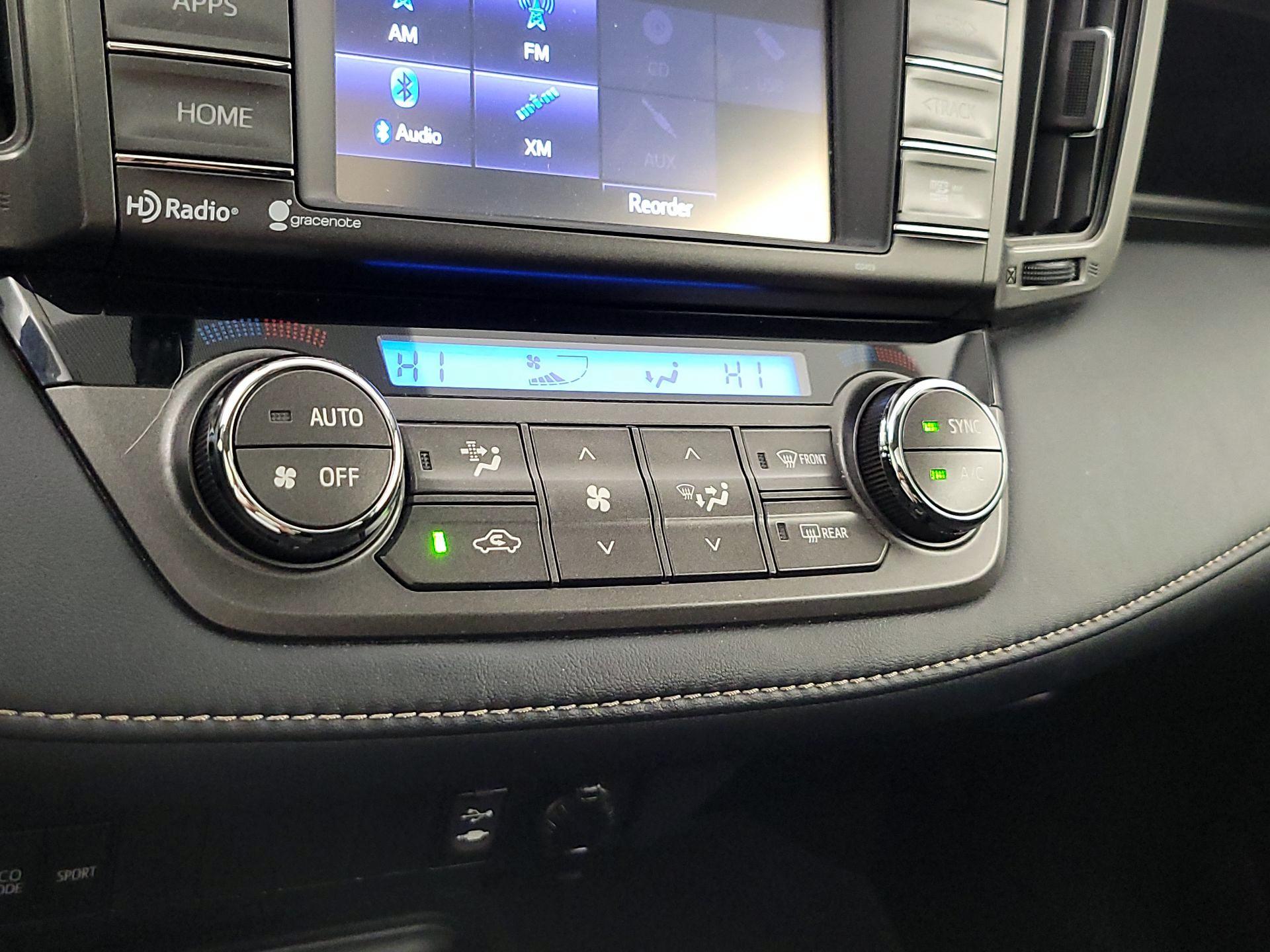 Thumbnail: 2015 Toyota RAV4 - 16