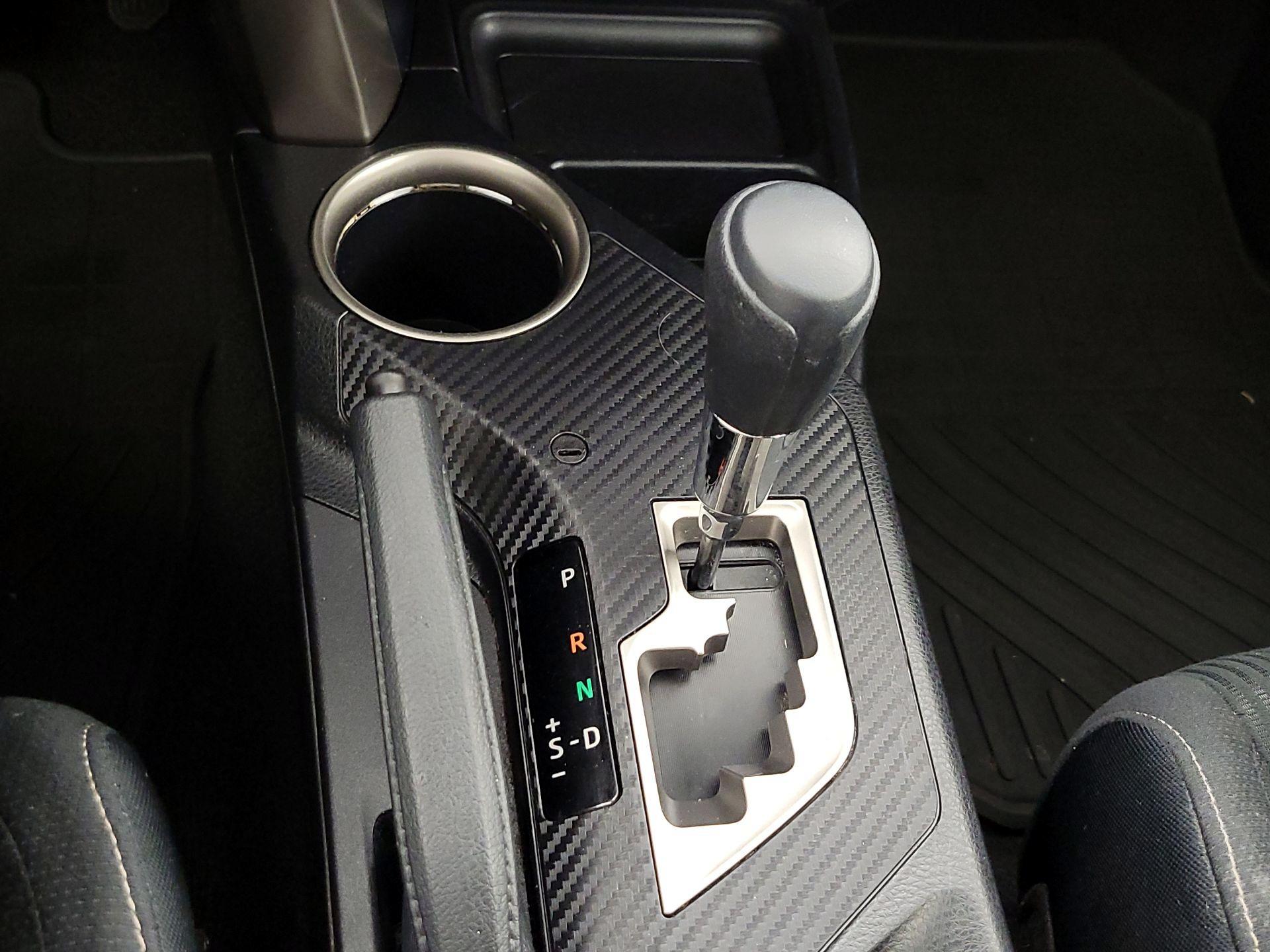 Thumbnail: 2015 Toyota RAV4 - 17