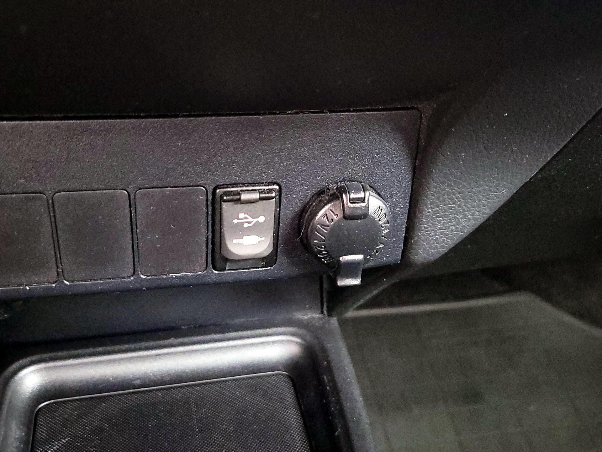 Thumbnail: 2015 Toyota RAV4 - 18