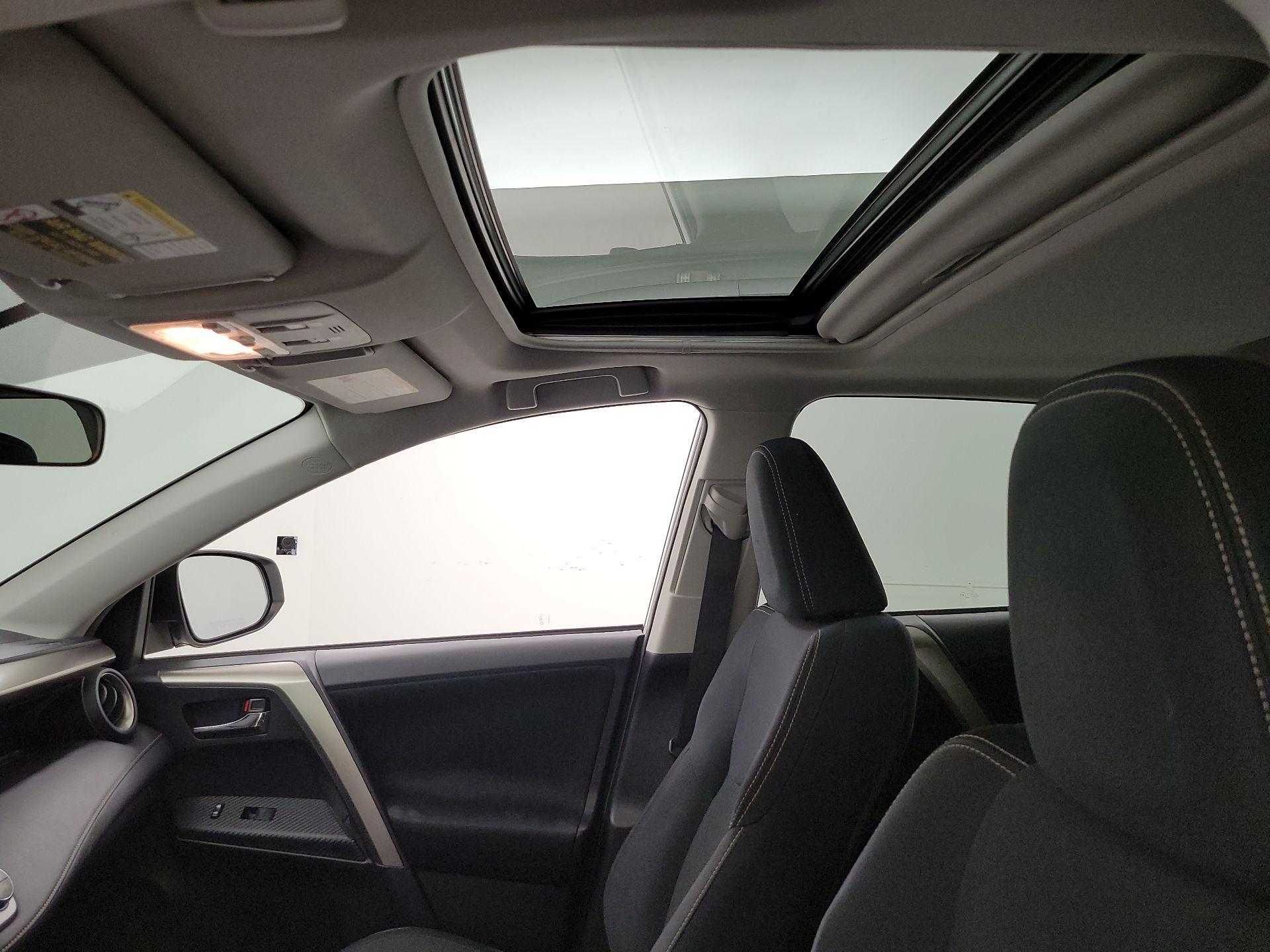 Thumbnail: 2015 Toyota RAV4 - 19