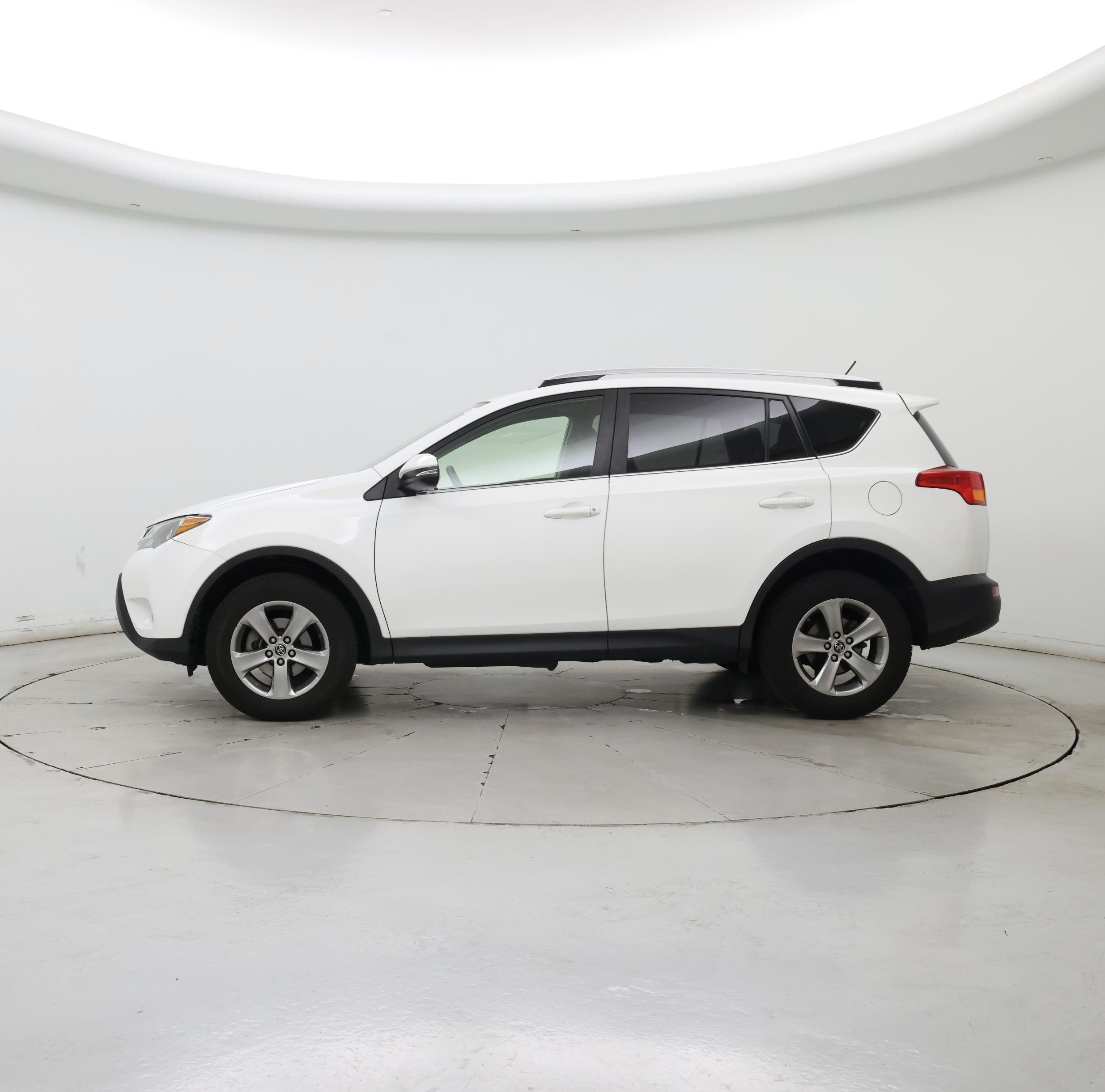 Thumbnail: 2015 Toyota RAV4 - 3