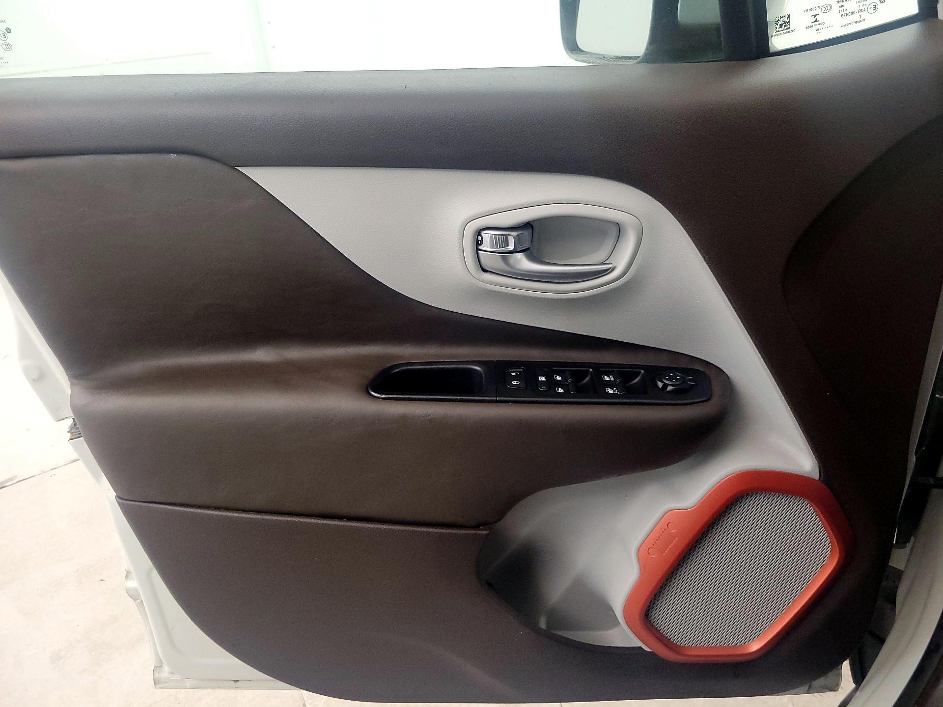 Thumbnail: 2015 Jeep Renegade - 12