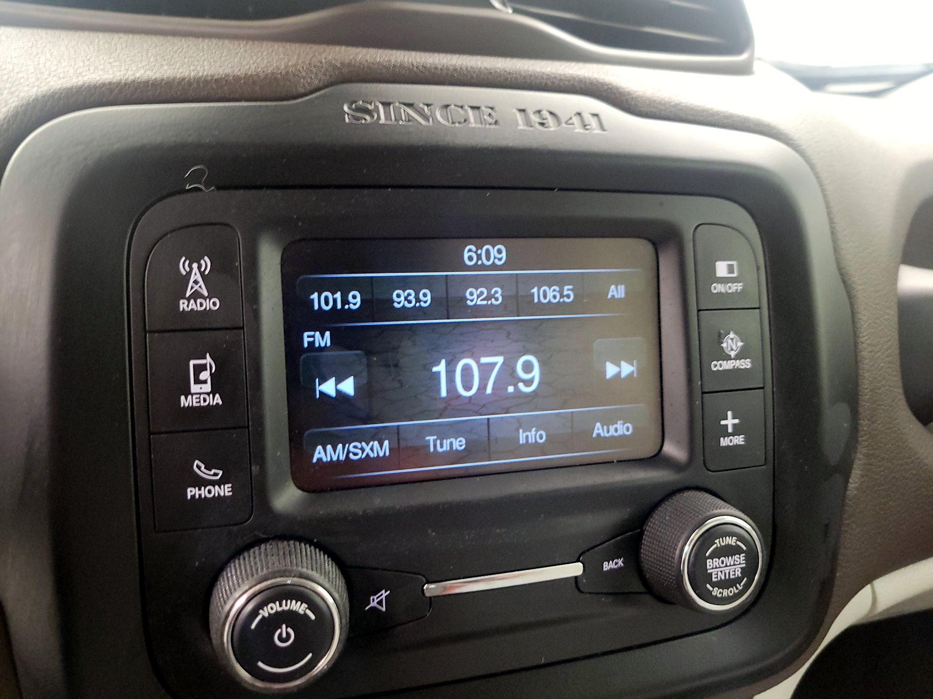 Thumbnail: 2015 Jeep Renegade - 15