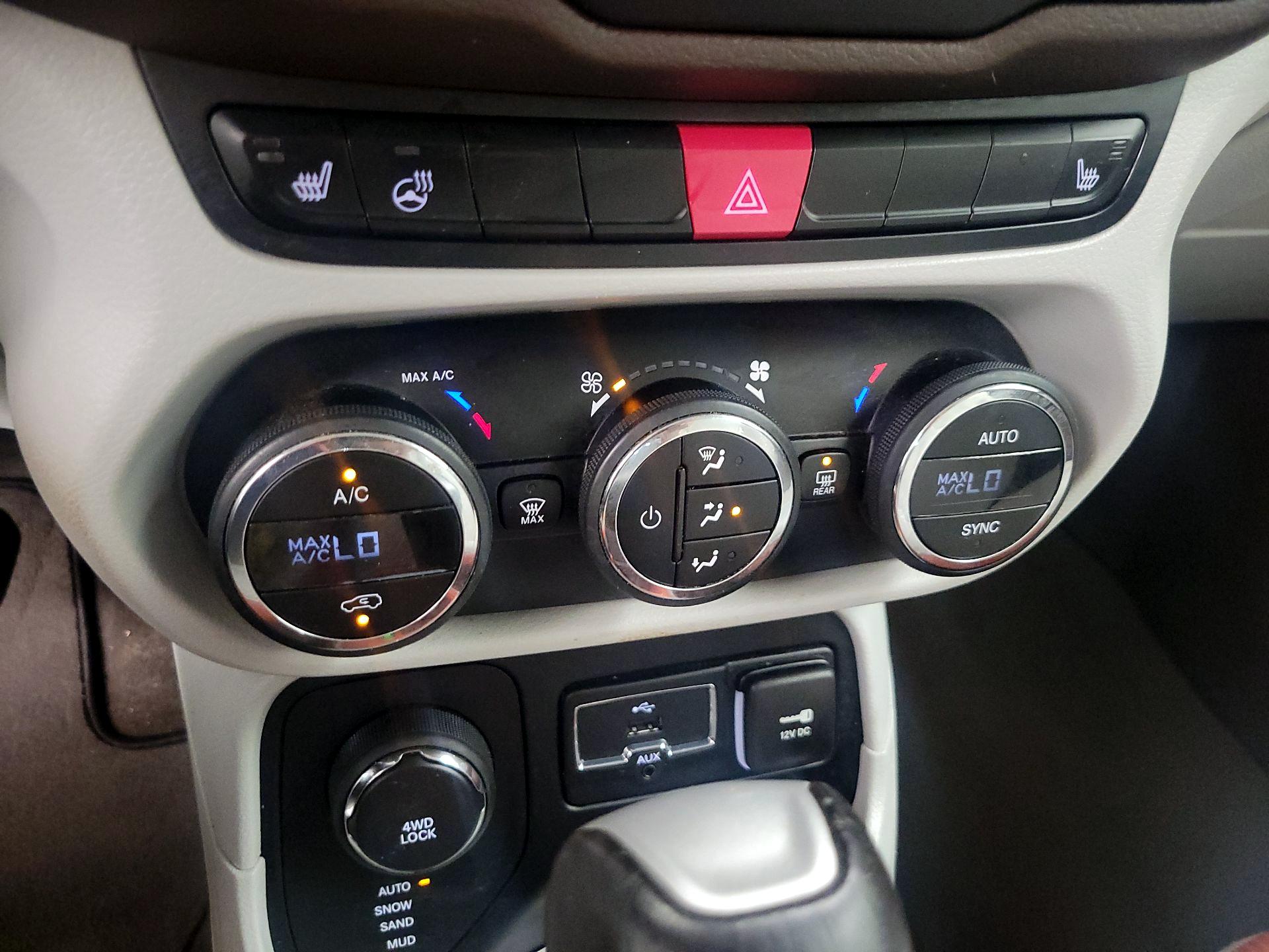 Thumbnail: 2015 Jeep Renegade - 16