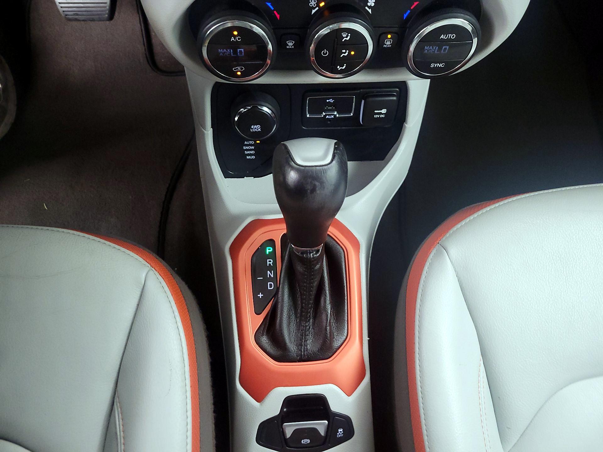 Thumbnail: 2015 Jeep Renegade - 17