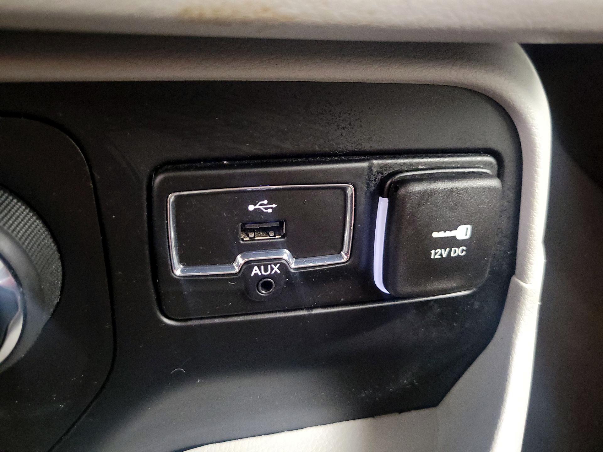 Thumbnail: 2015 Jeep Renegade - 18