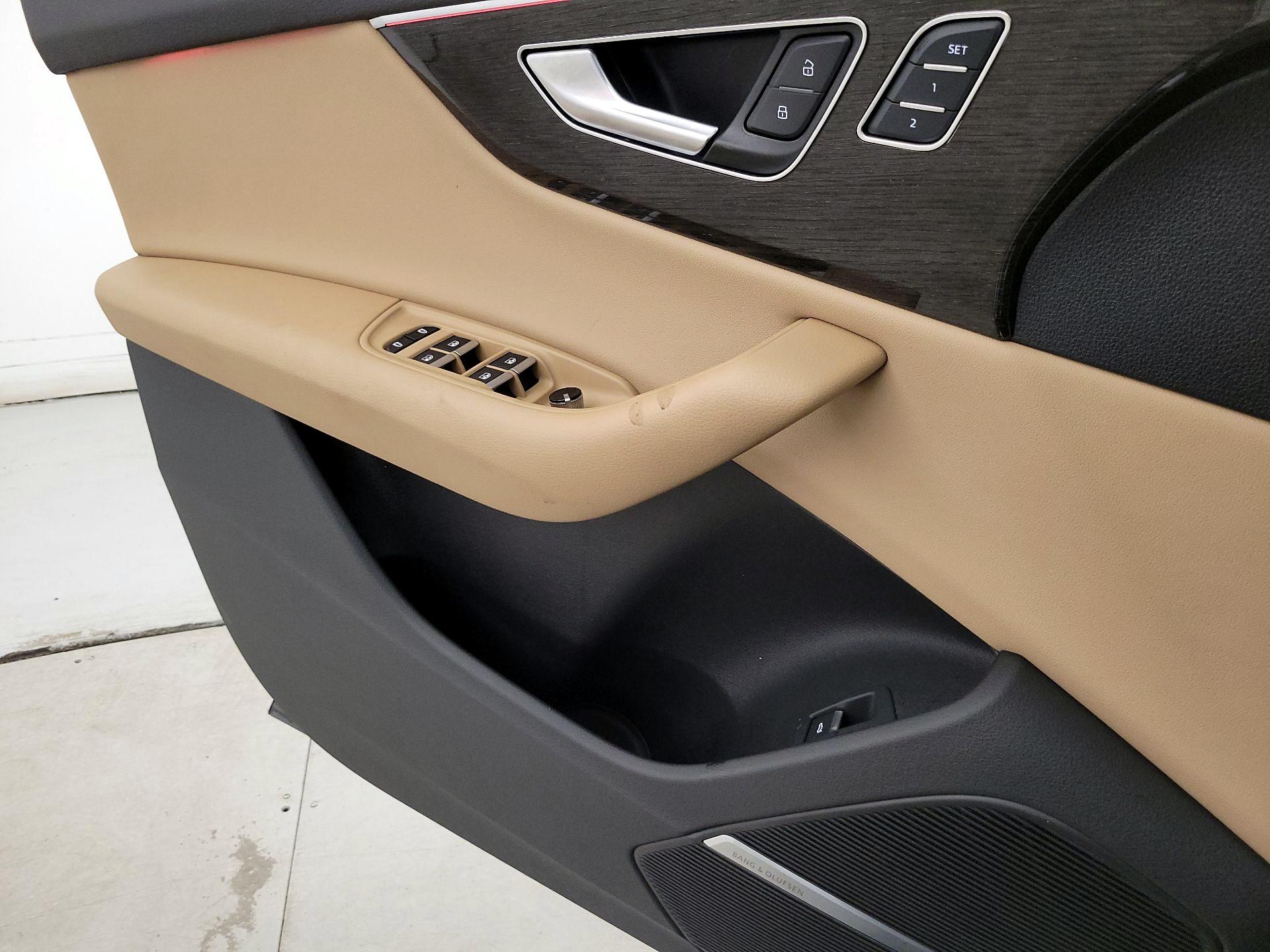 Thumbnail: 2020 Audi Q8 - 12