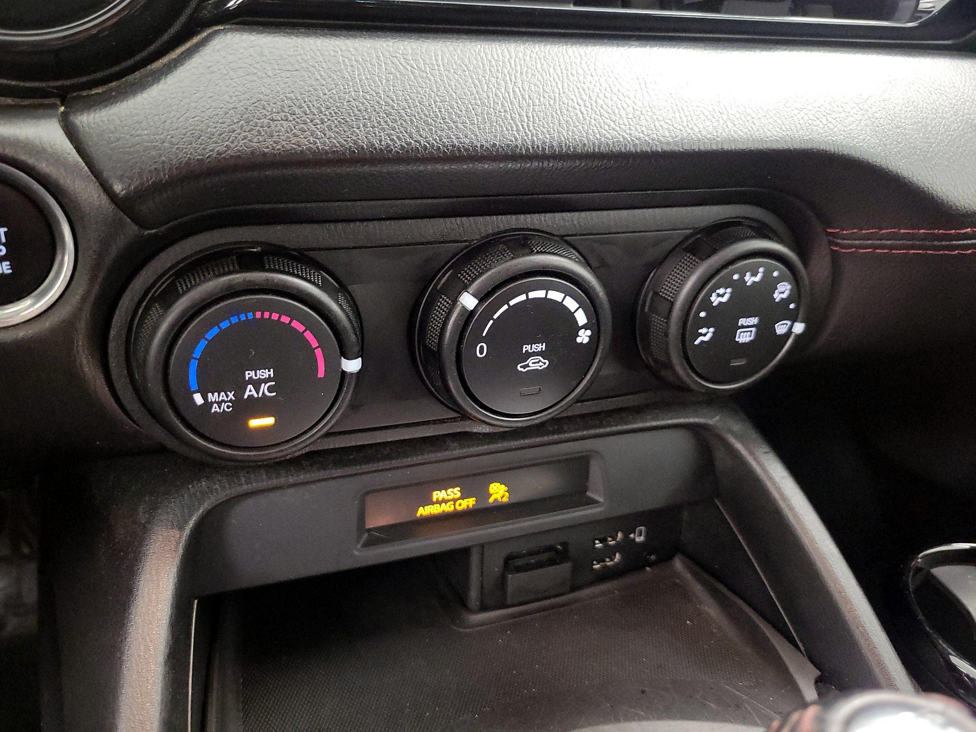 Thumbnail: 2016 Mazda MX-5 Miata - 15