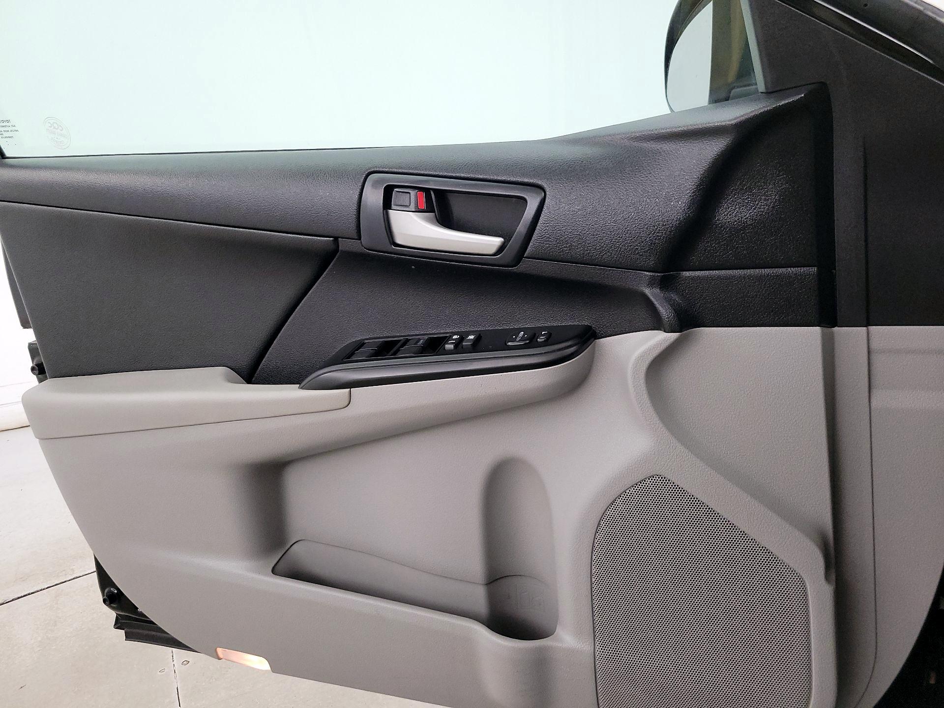 Thumbnail: 2014 Toyota Camry - 12