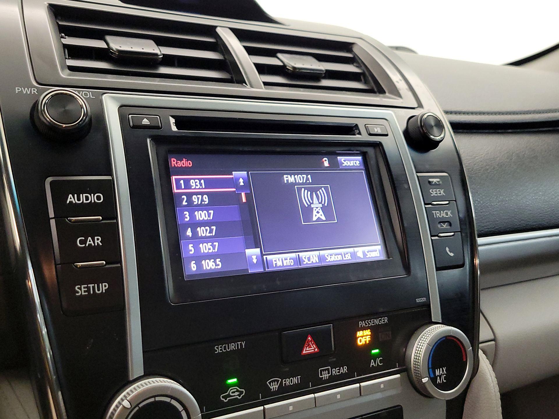 Thumbnail: 2014 Toyota Camry - 14