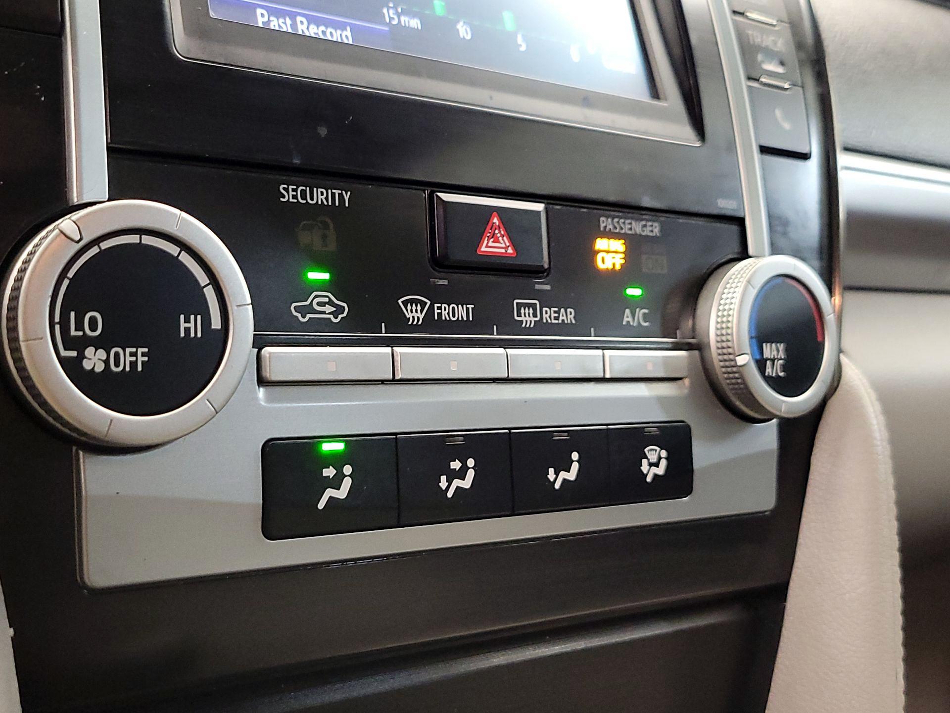 Thumbnail: 2014 Toyota Camry - 15