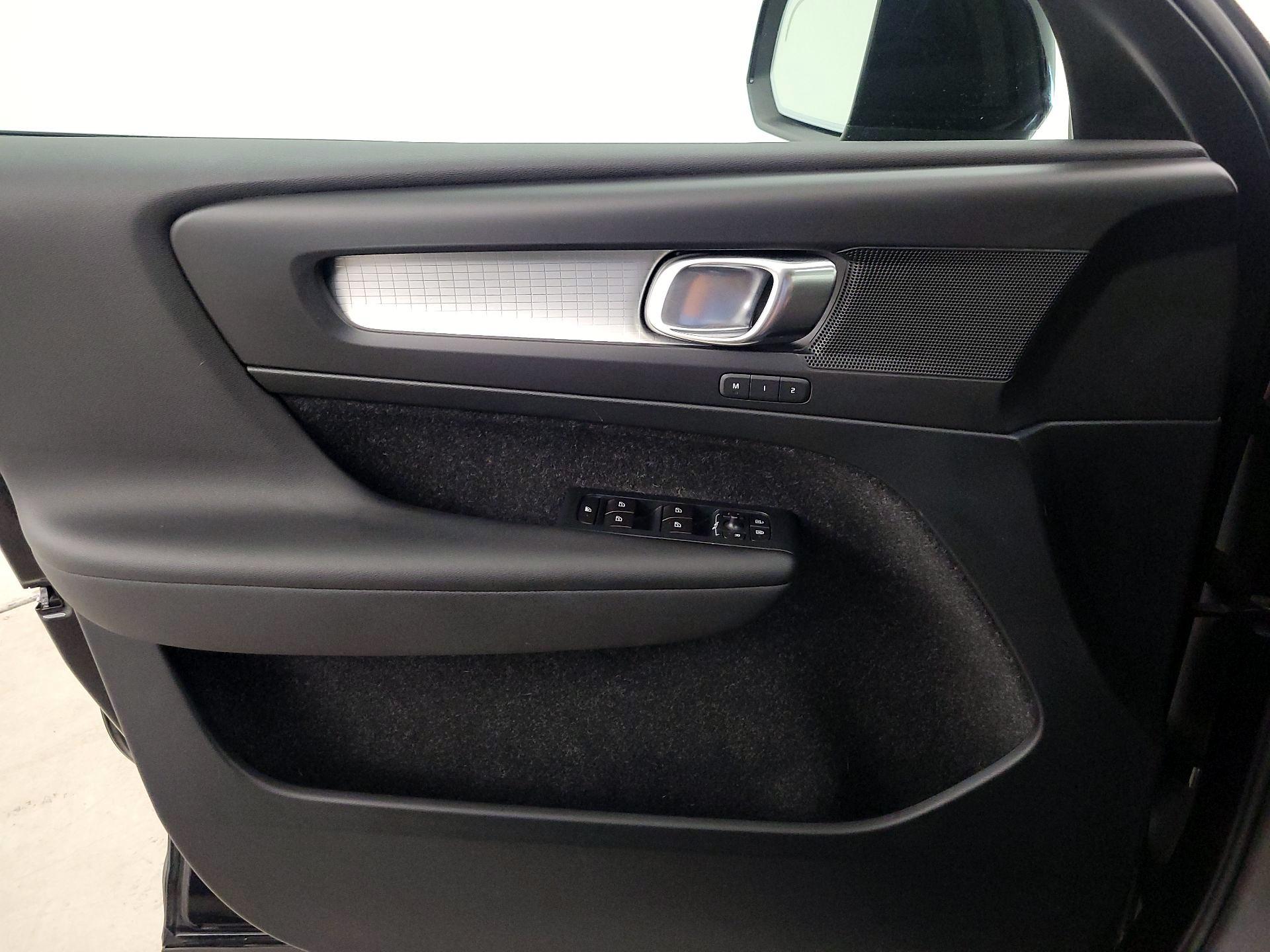 Thumbnail: 2019 Volvo XC40 - 12