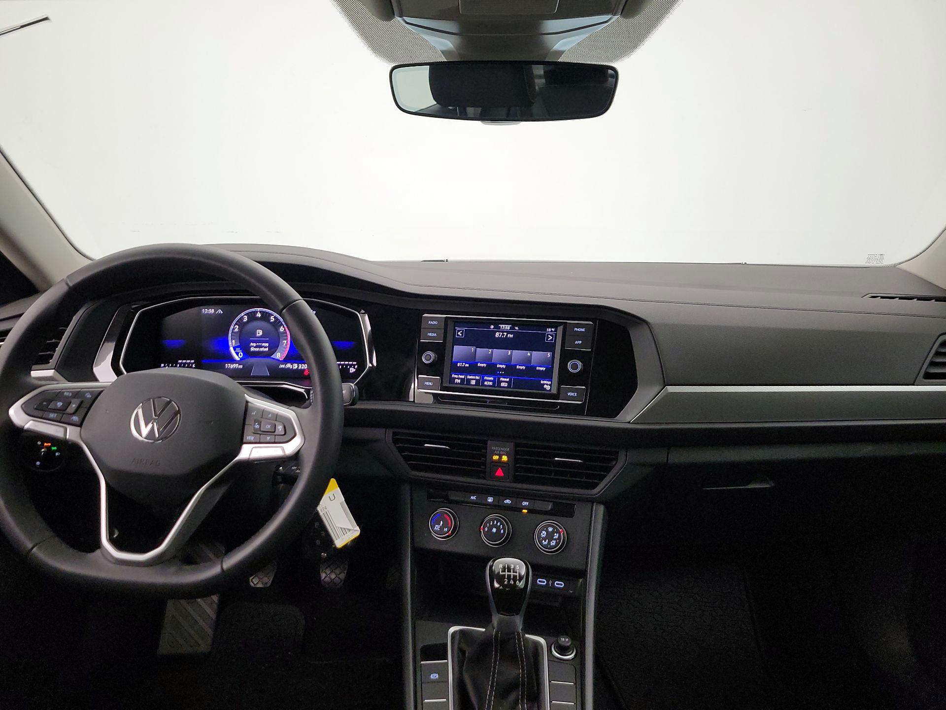 Thumbnail: 2024 Volkswagen Jetta - 9