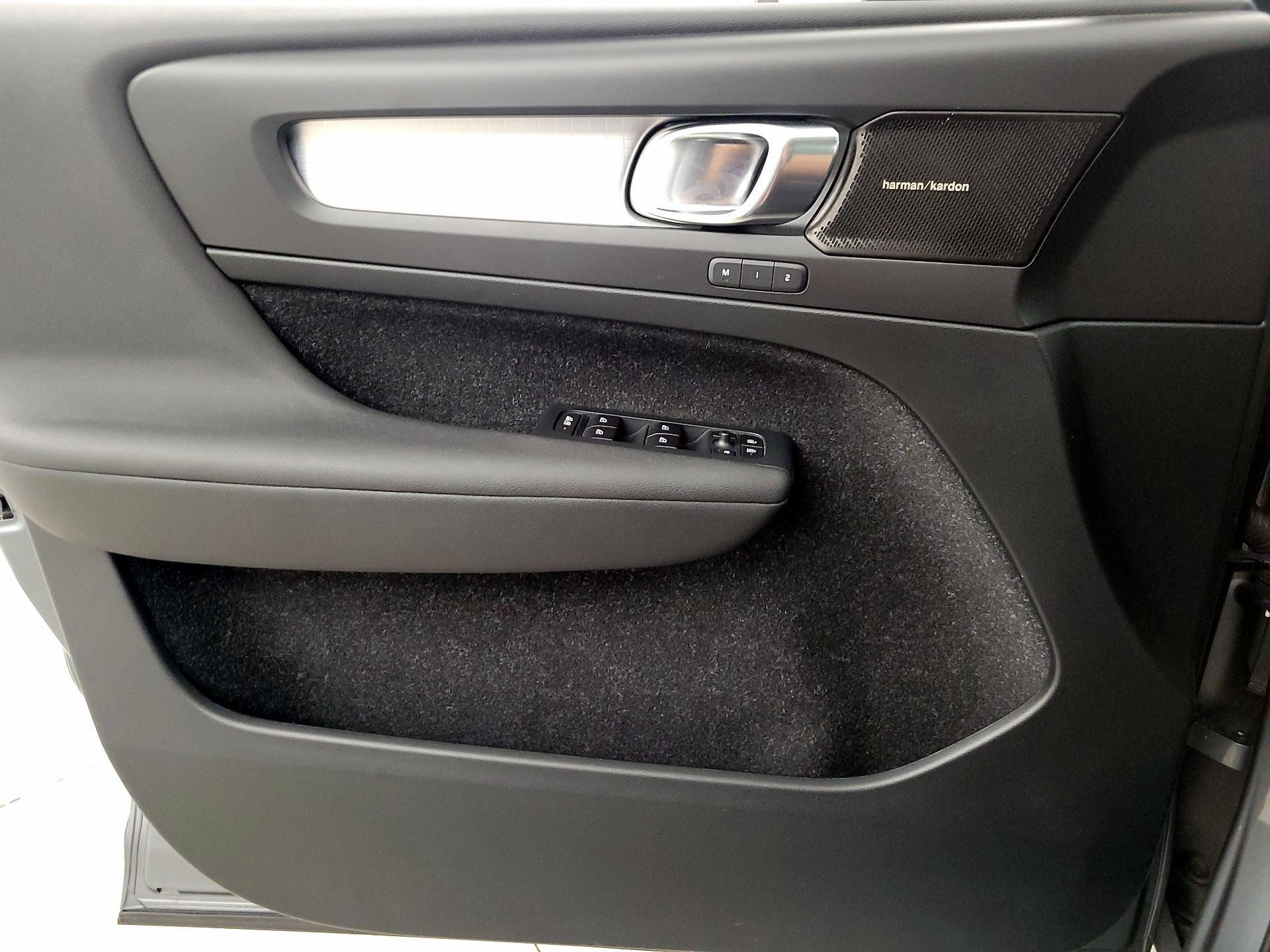 Thumbnail: 2019 Volvo XC40 - 12