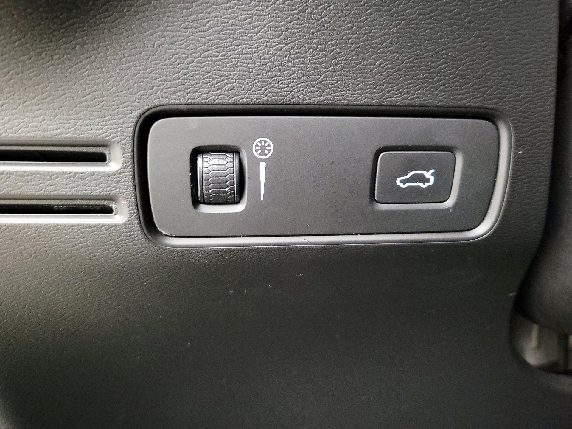 Thumbnail: 2019 Volvo XC40 - 13