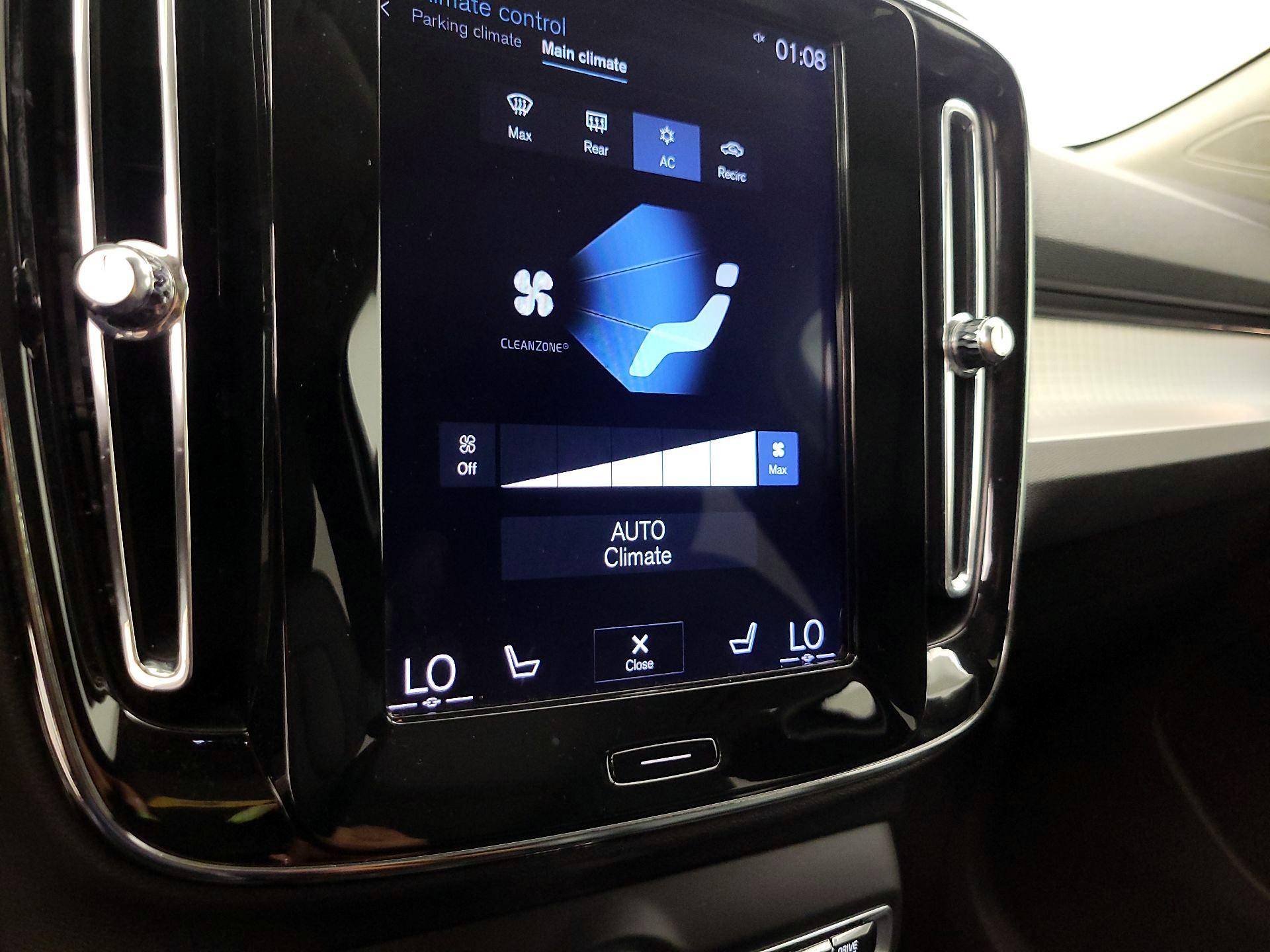 Thumbnail: 2019 Volvo XC40 - 16