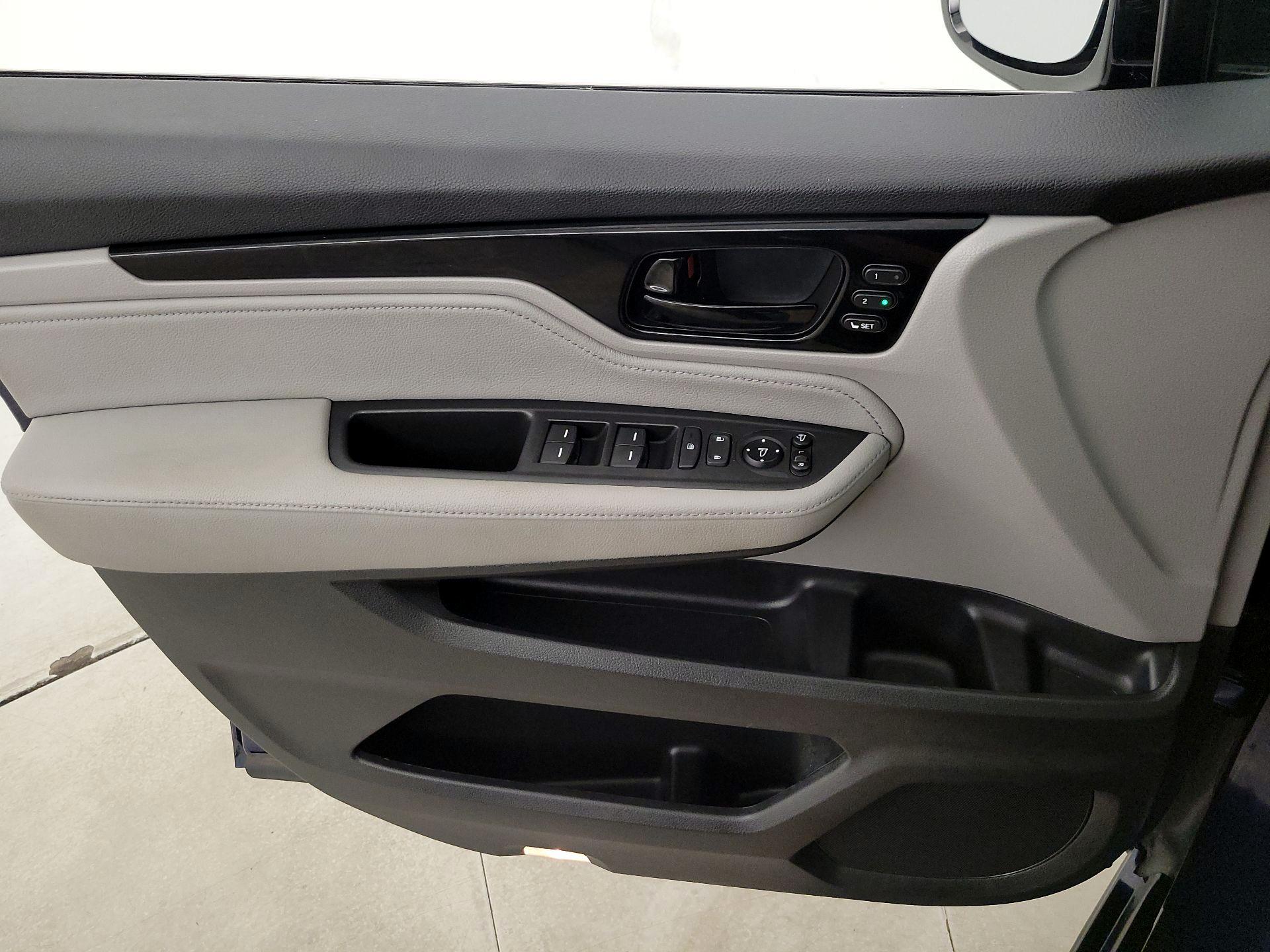 Thumbnail: 2018 Honda Odyssey - 12