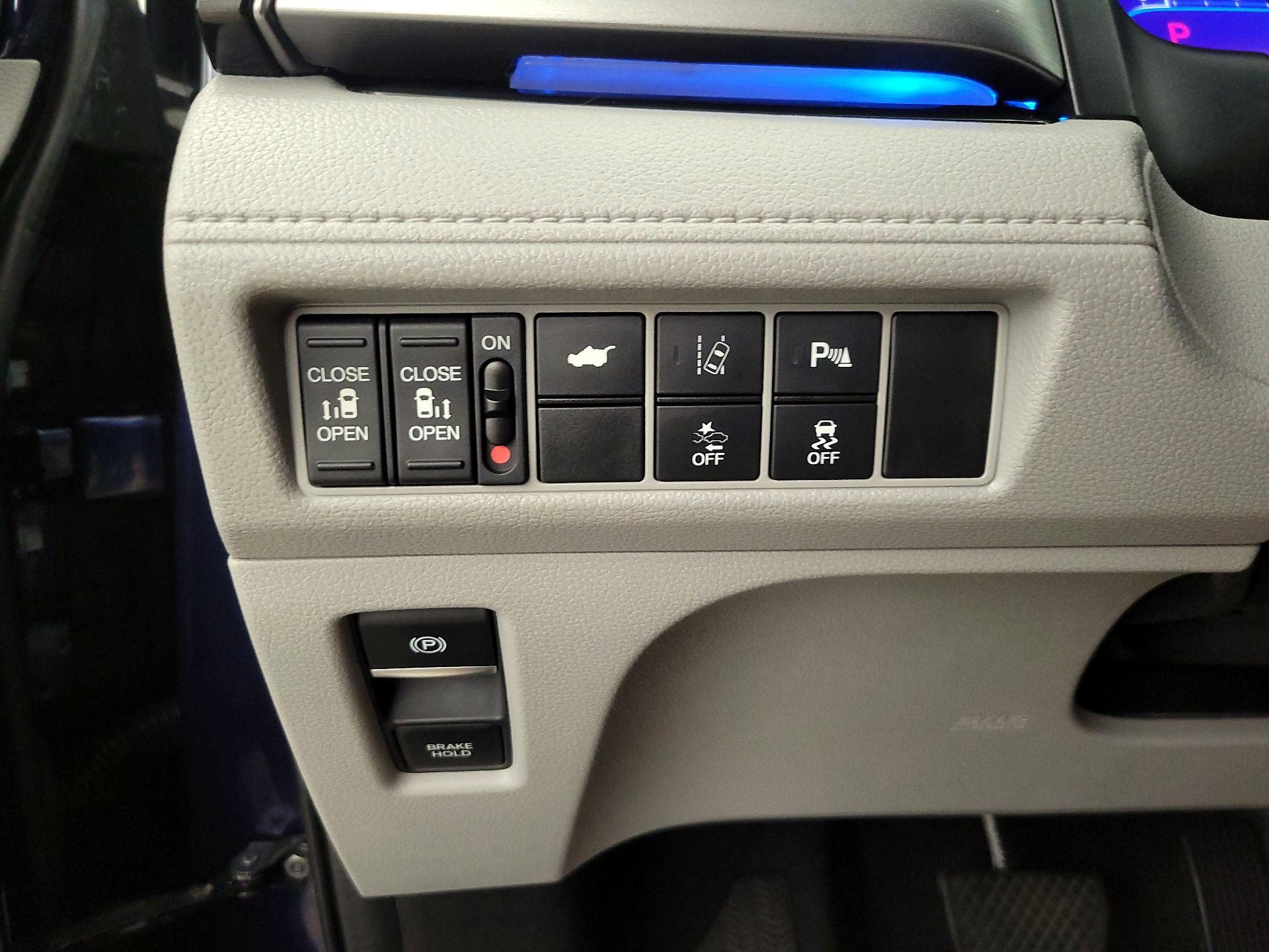 Thumbnail: 2018 Honda Odyssey - 13