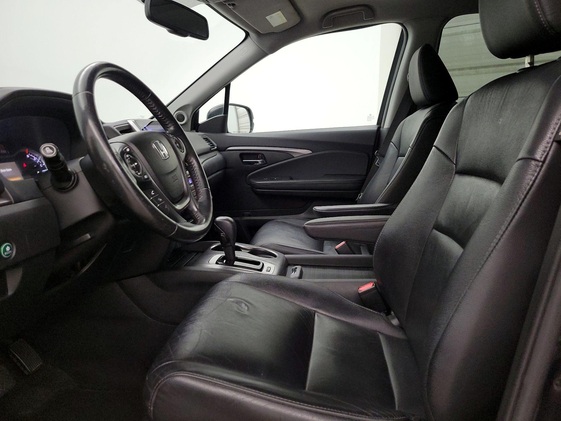 Thumbnail: 2017 Honda Pilot - 11