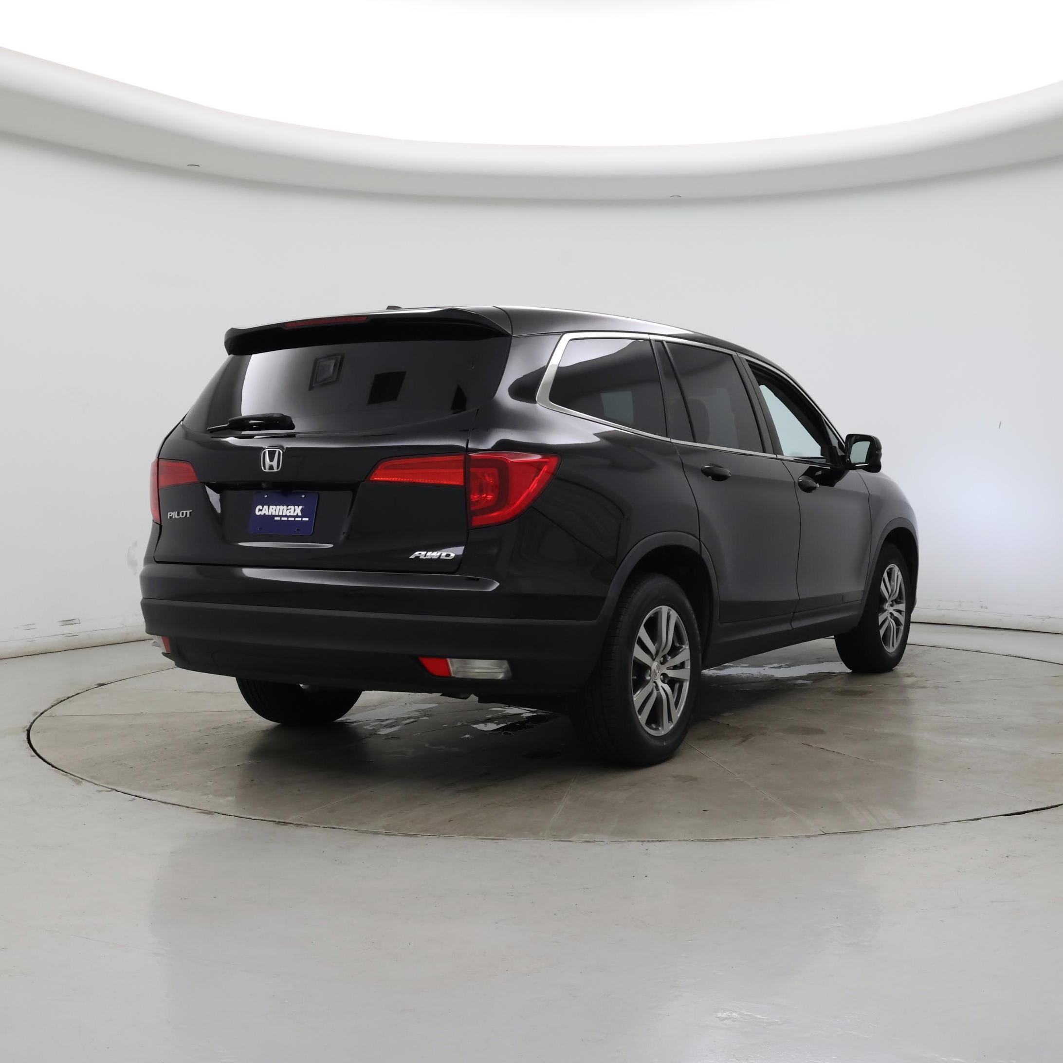 Thumbnail: 2017 Honda Pilot - 8