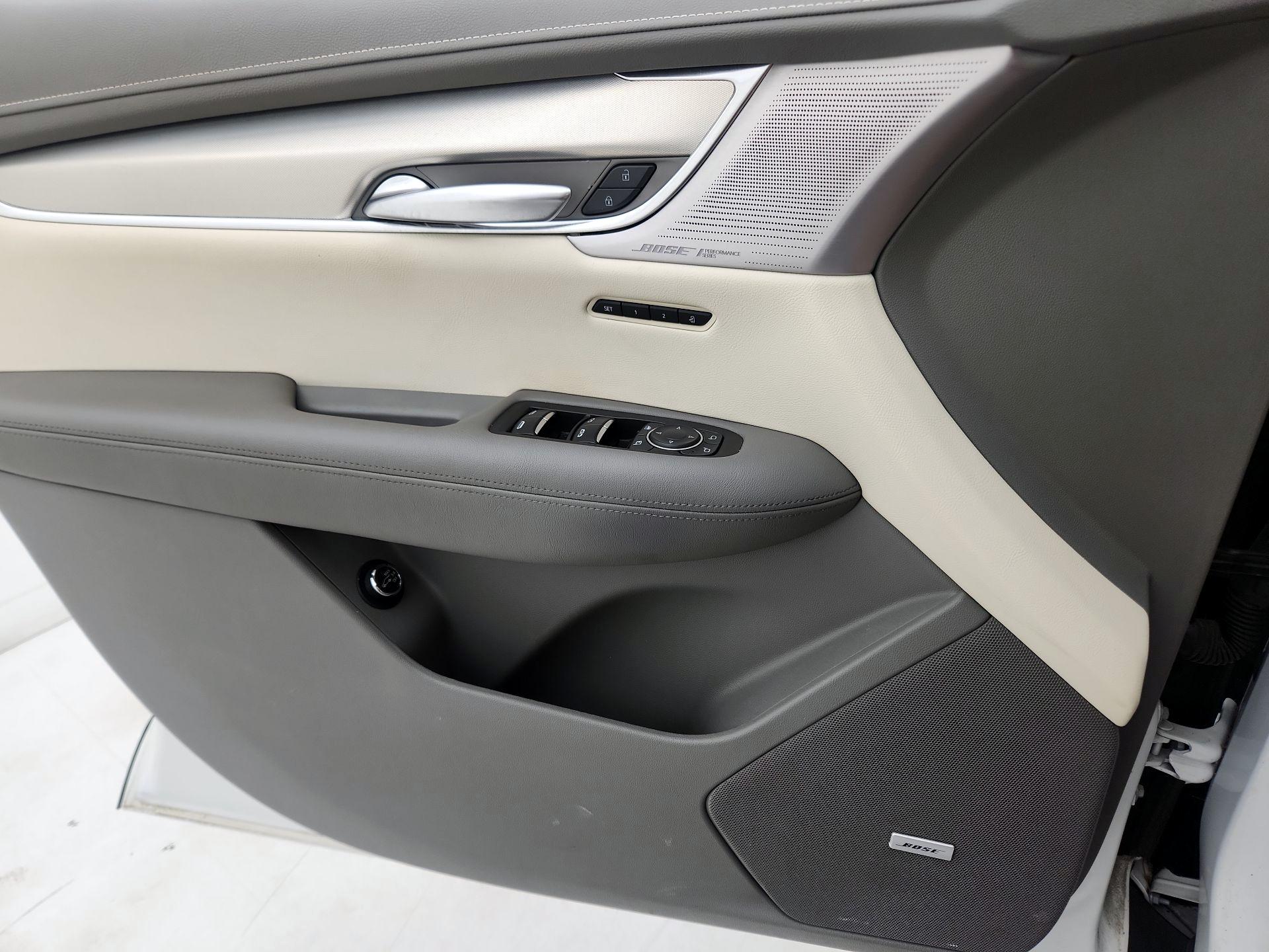 Thumbnail: 2021 Cadillac XT5 - 12