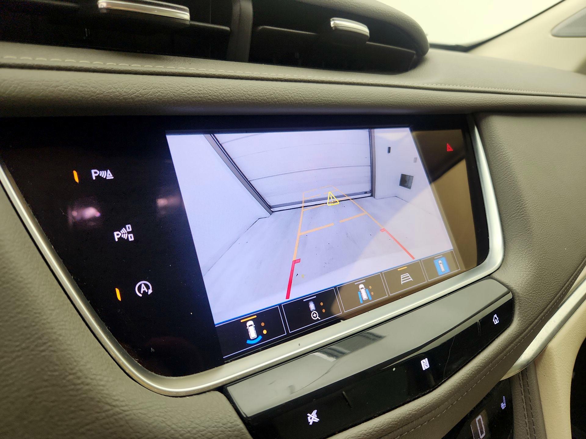 Thumbnail: 2021 Cadillac XT5 - 15