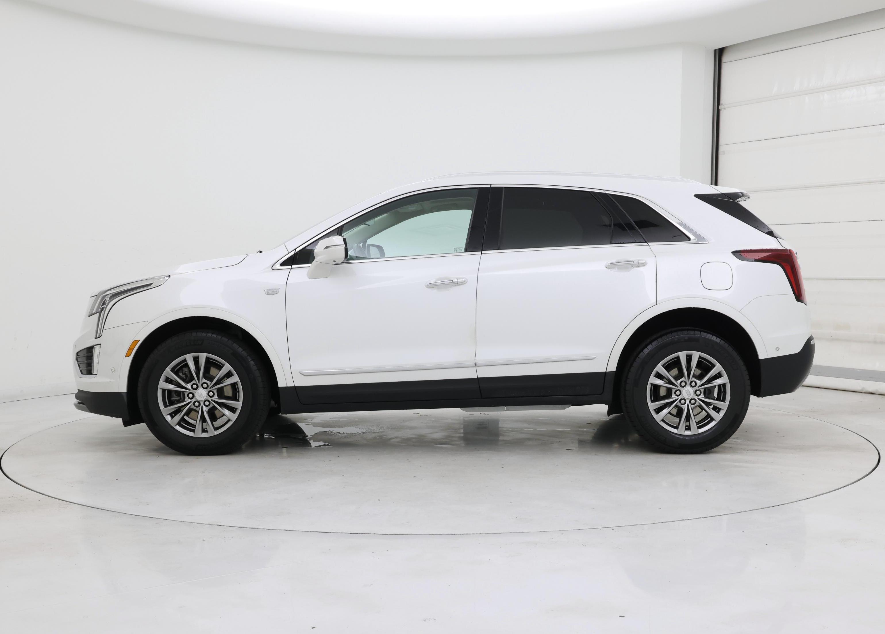 Thumbnail: 2021 Cadillac XT5 - 3