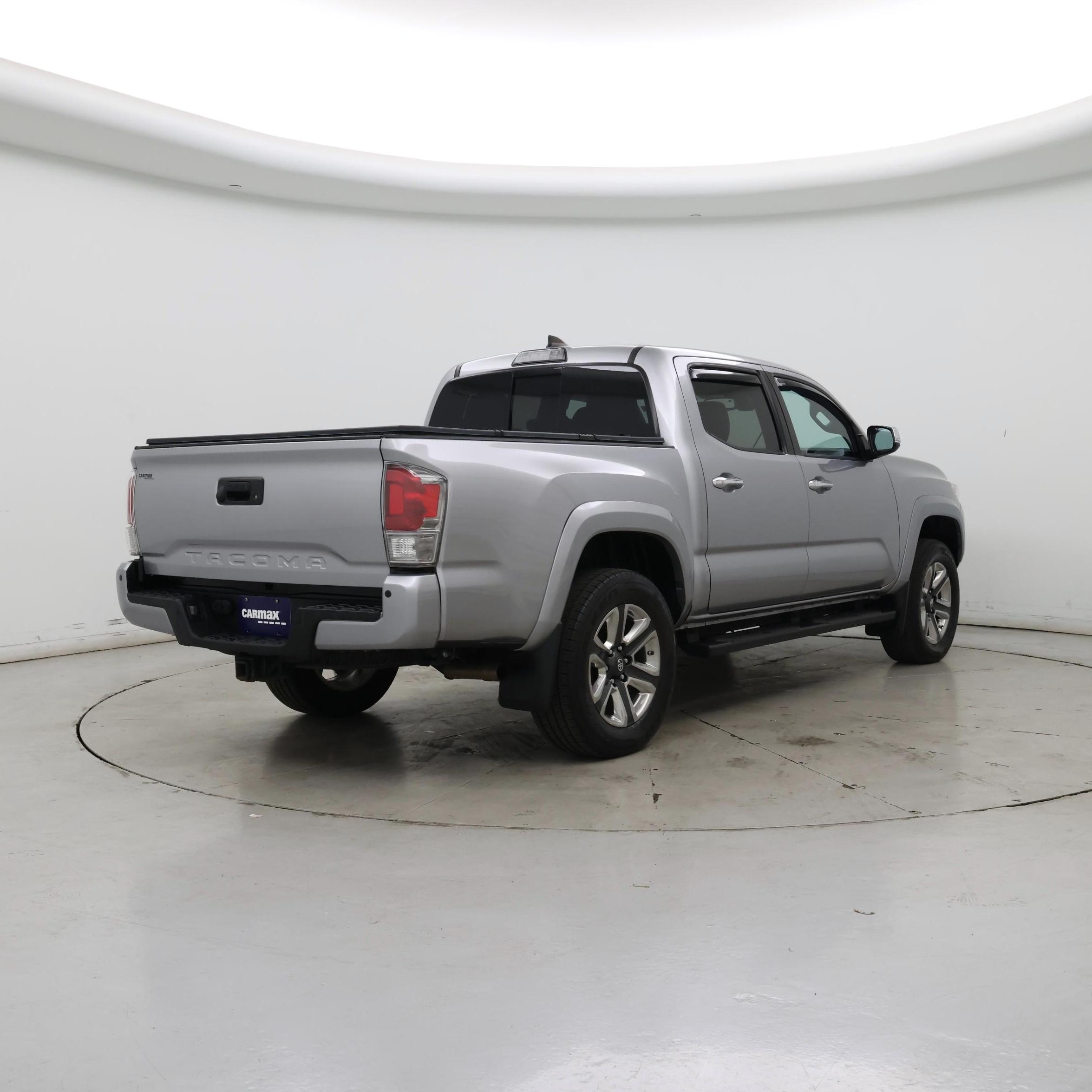 Thumbnail: 2018 Toyota Tacoma - 8